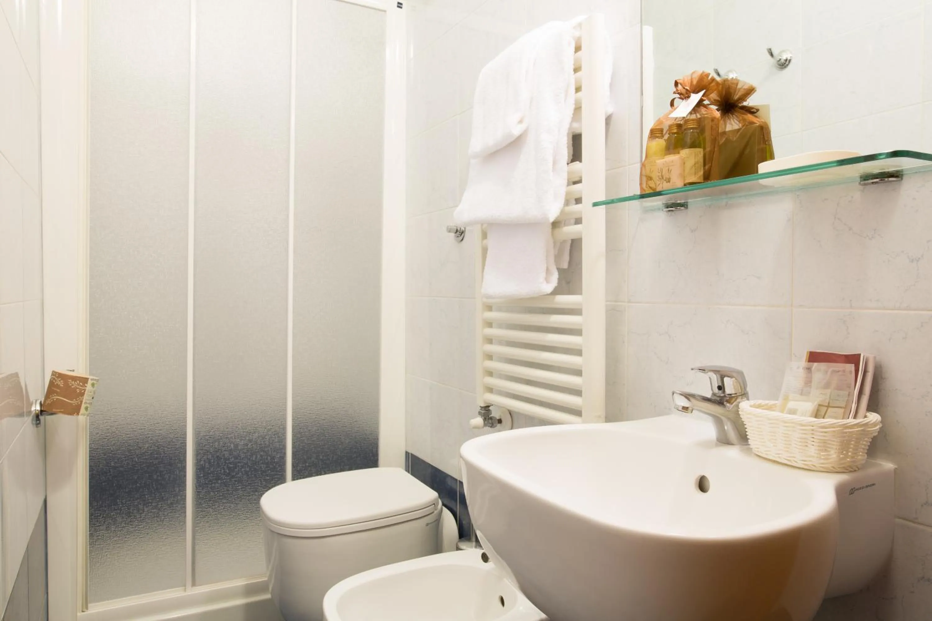 Bathroom in Hotel Montreal