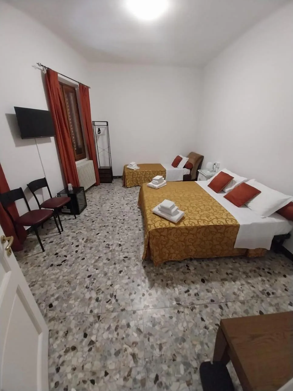 Bed in Hotel Montreal