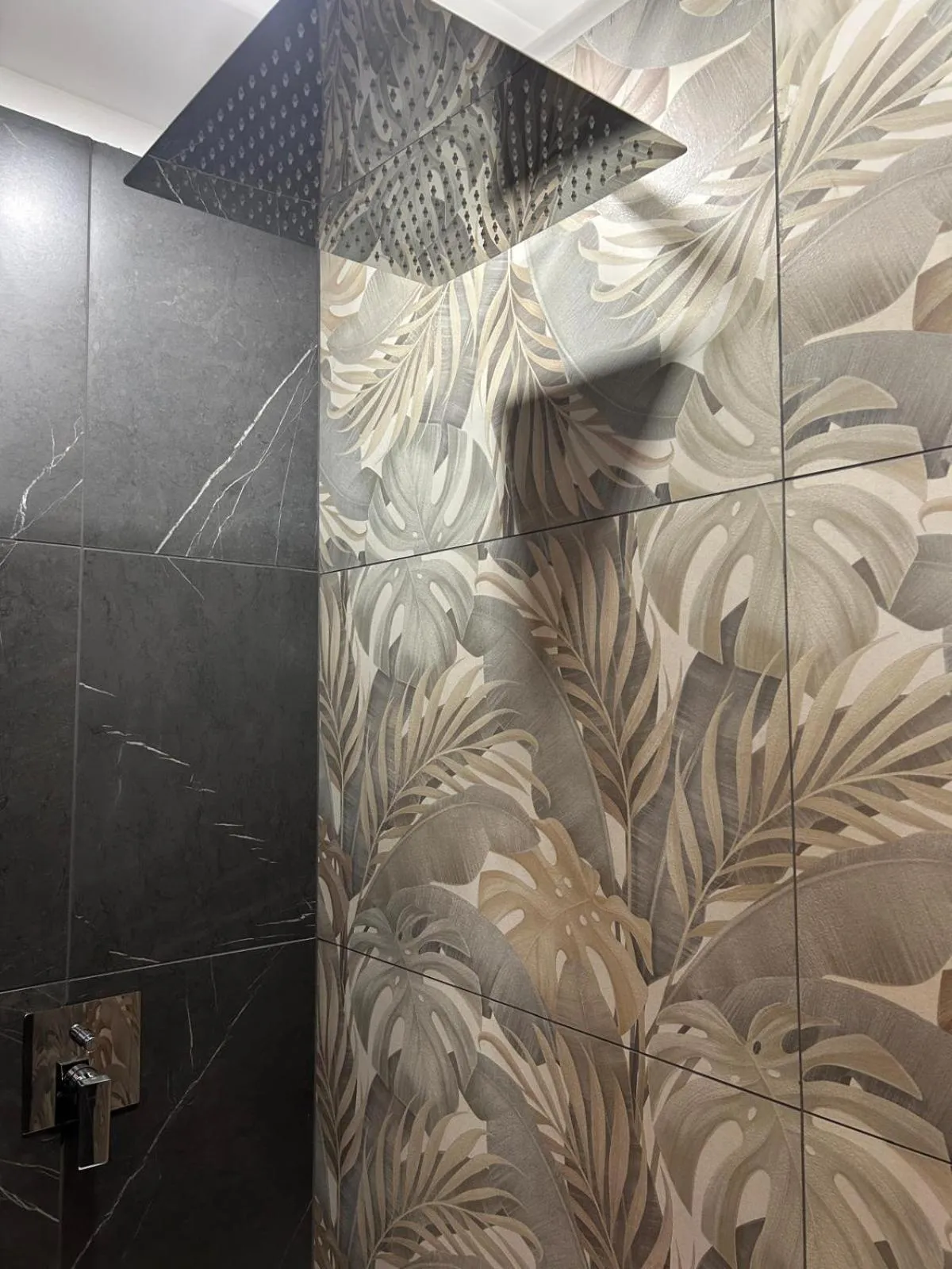 Shower in Hotel Palace