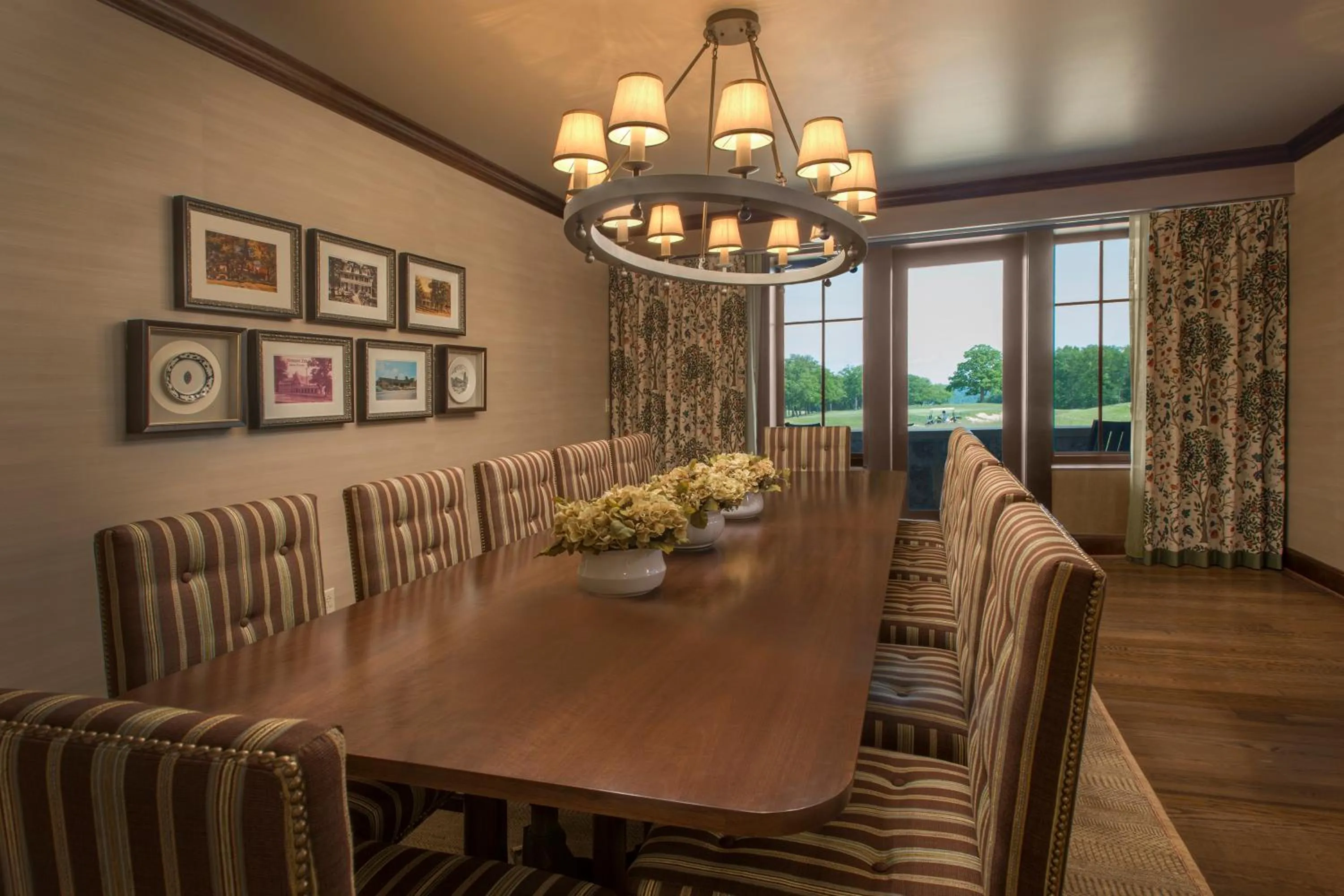 Dining area in The Sewanee Inn