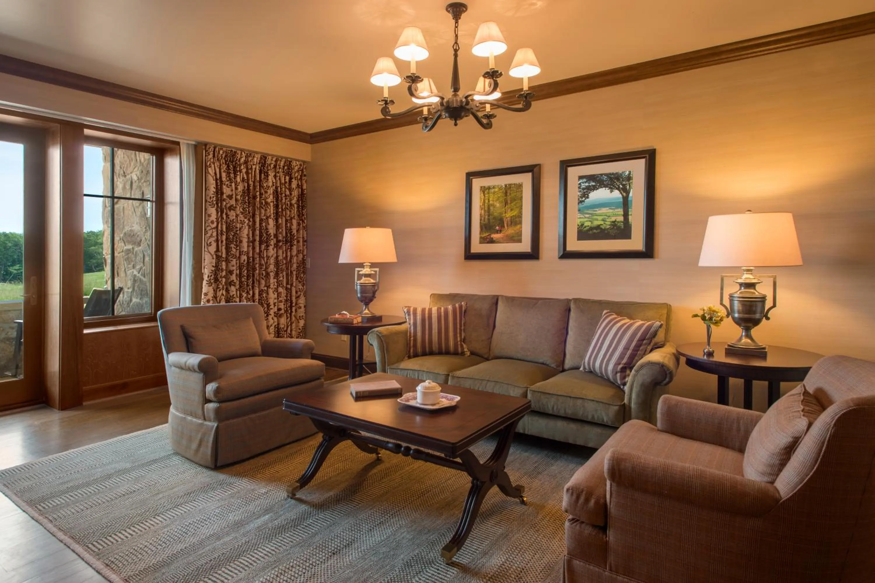 Living room in The Sewanee Inn
