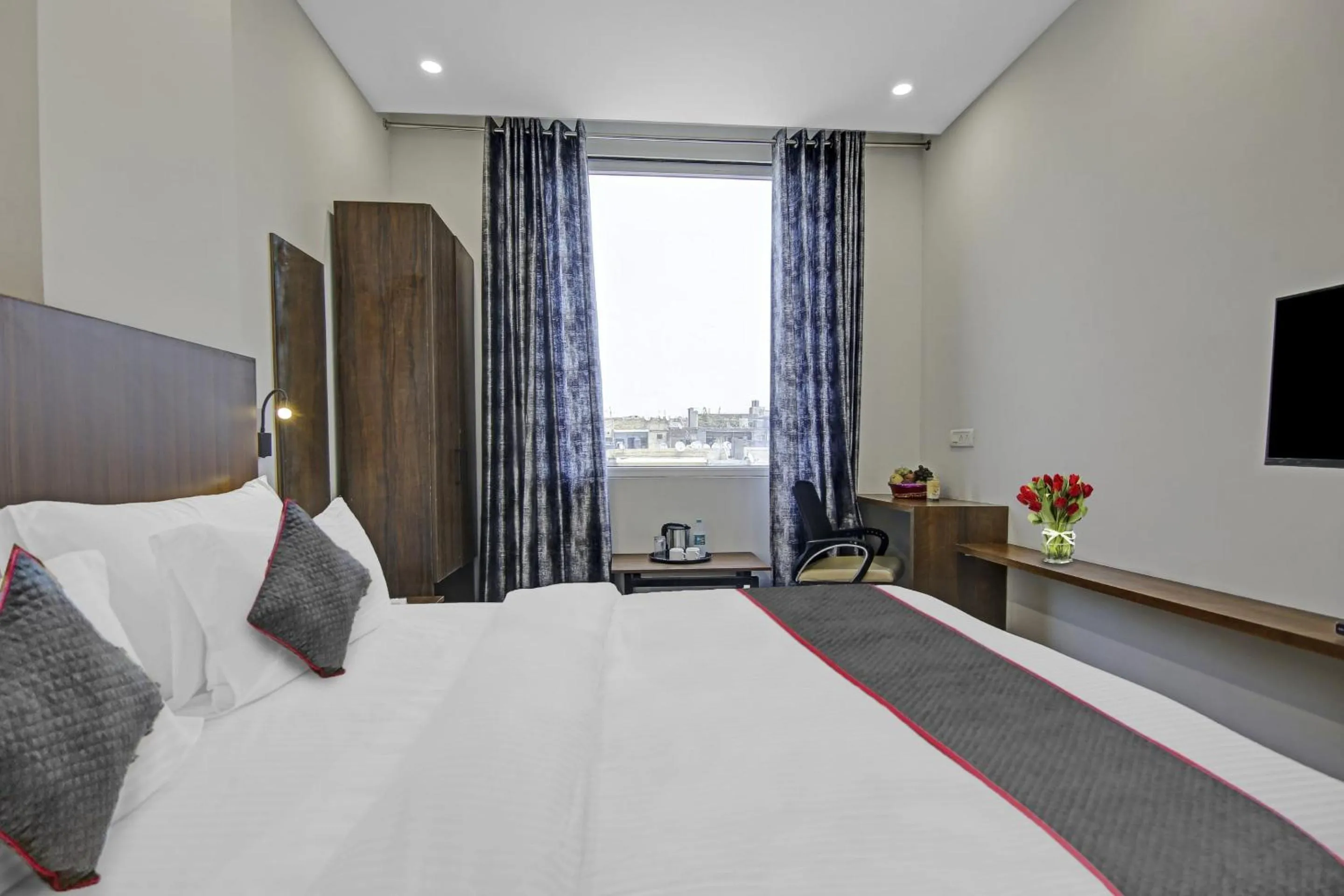 Bedroom, Bed in Townhouse Golden Frame