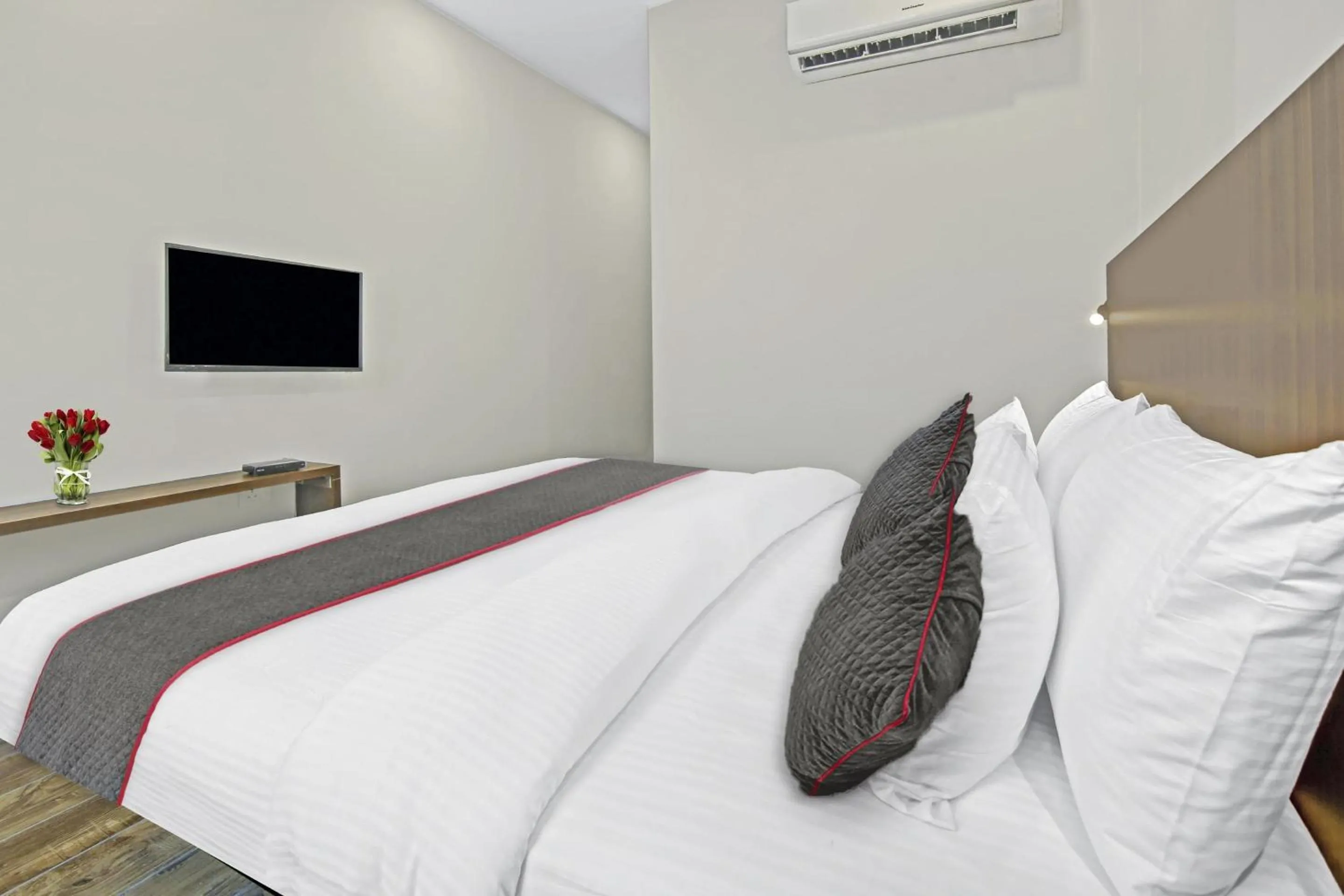 Bedroom, Bed in Townhouse Golden Frame