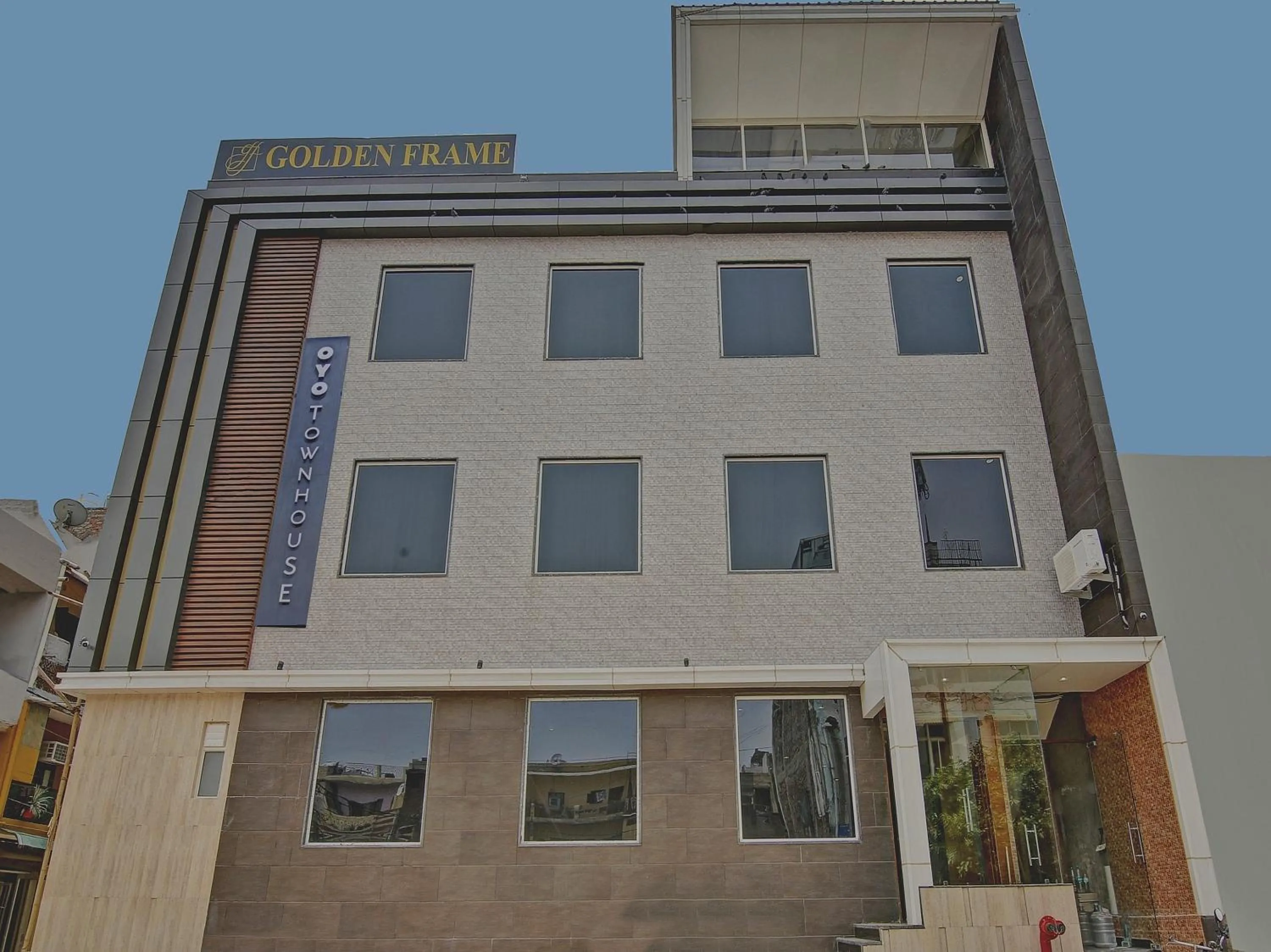 Facade/entrance in Townhouse Golden Frame