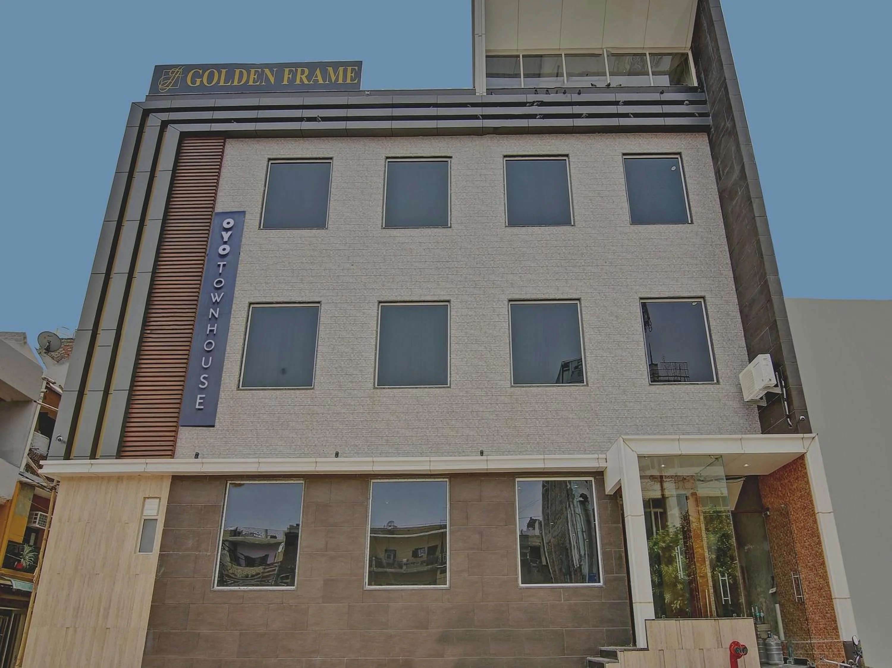Facade/entrance in Townhouse Golden Frame