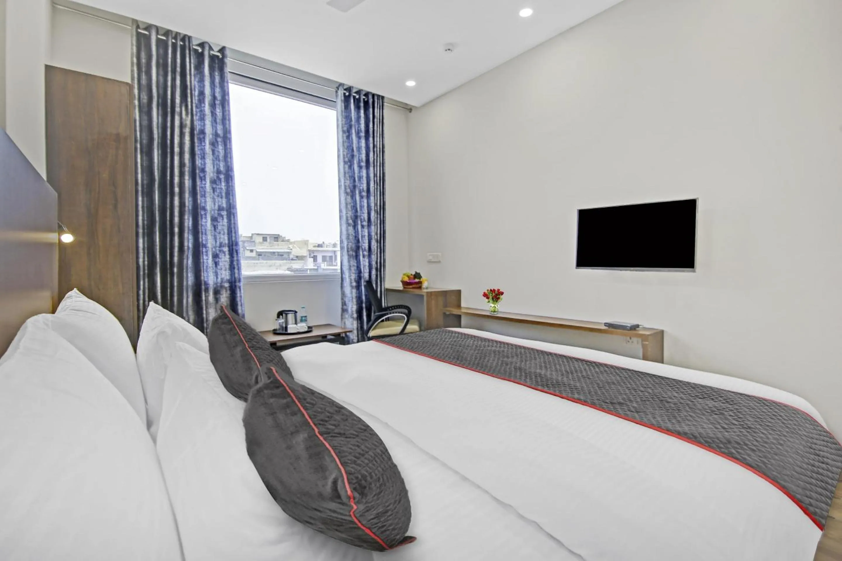 Bedroom, Bed in Townhouse Golden Frame