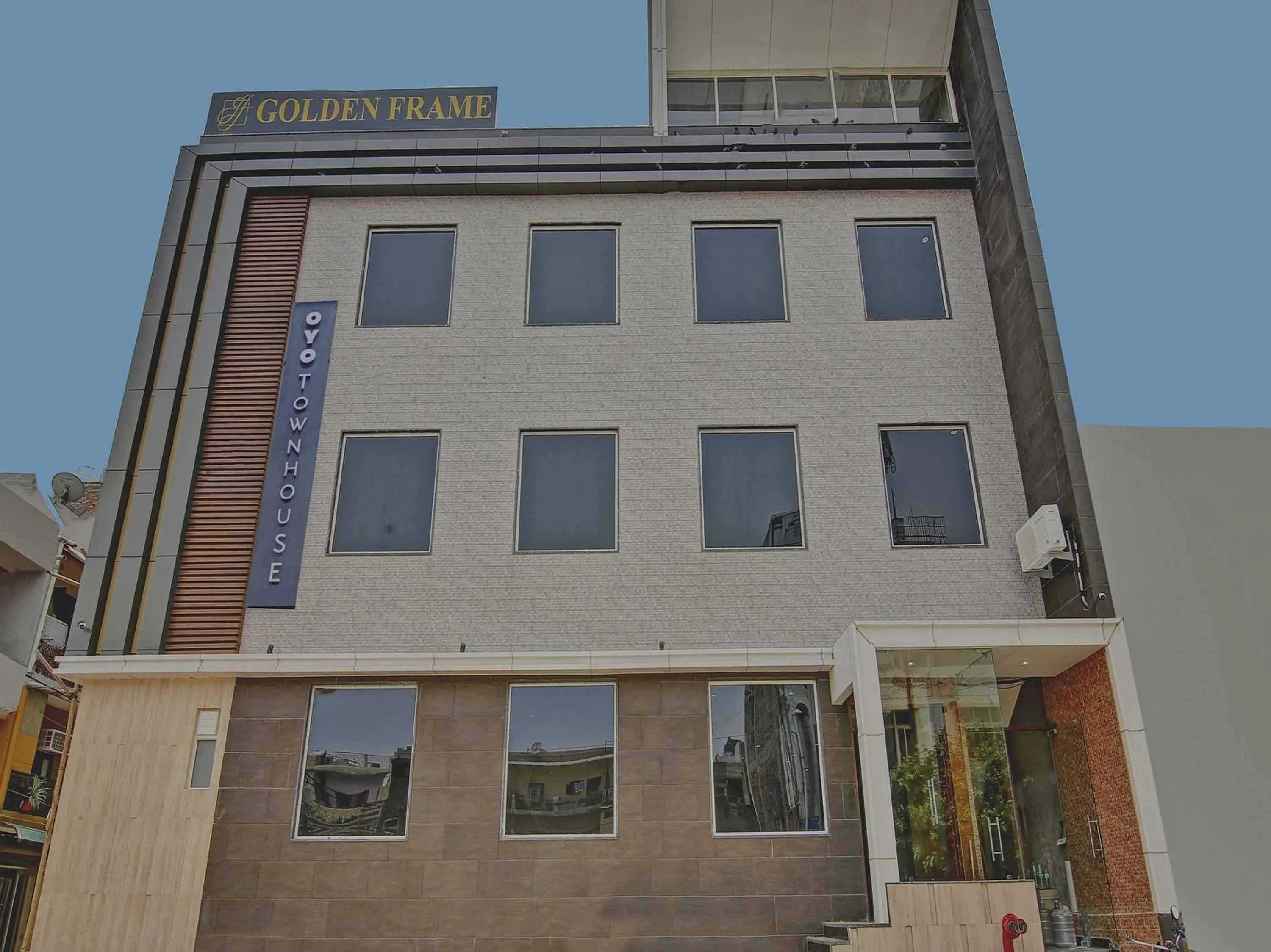 Facade/entrance in Townhouse Golden Frame