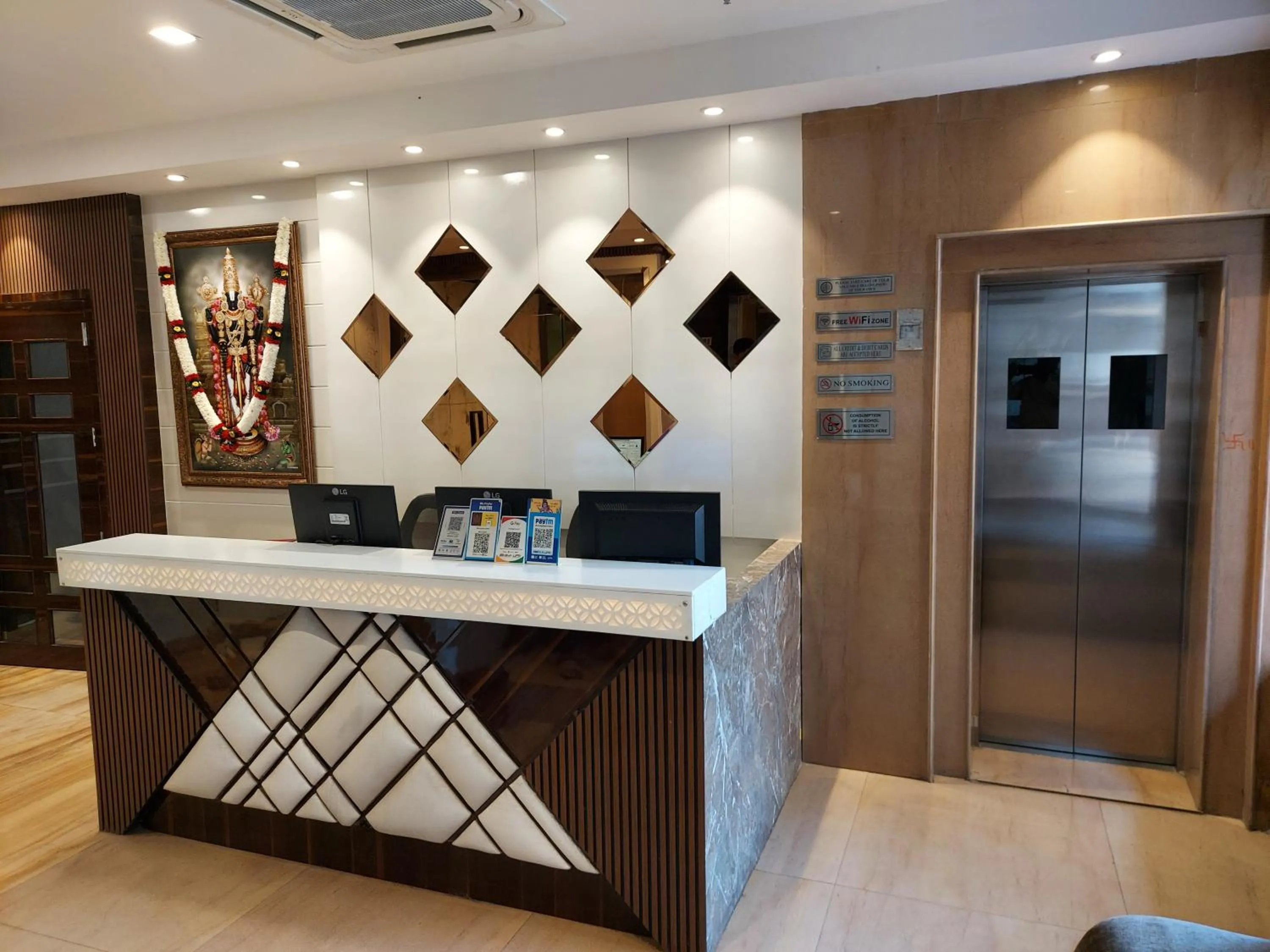 Property building in Hotel Sri Balaji