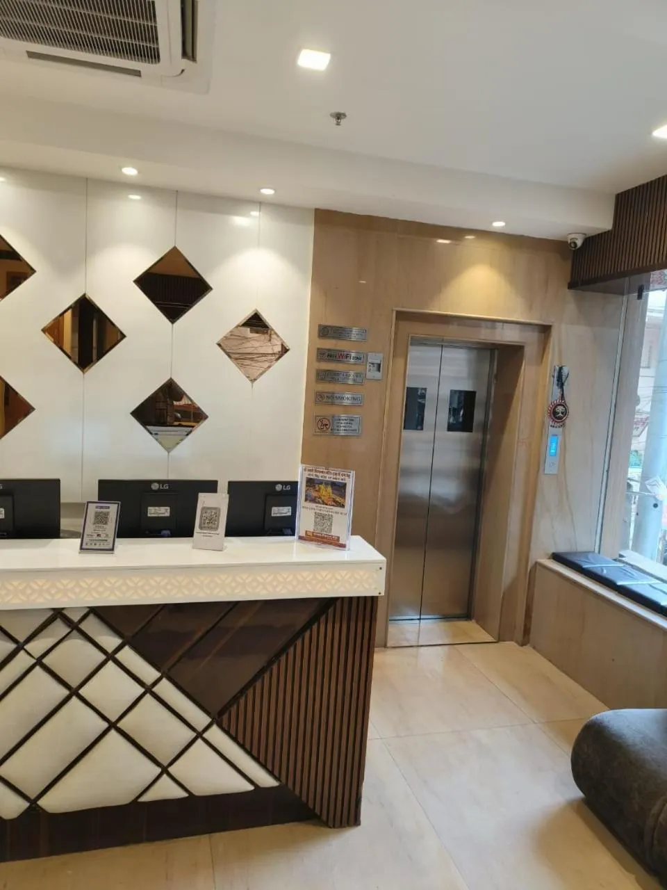 Property building in Hotel Sri Balaji