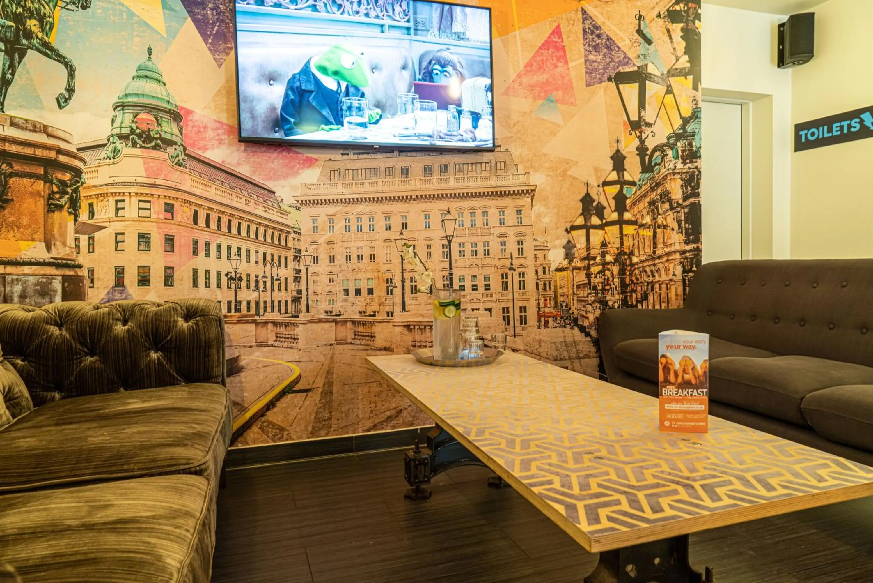 Communal lounge/ TV room in St Christopher's Inn Vienna