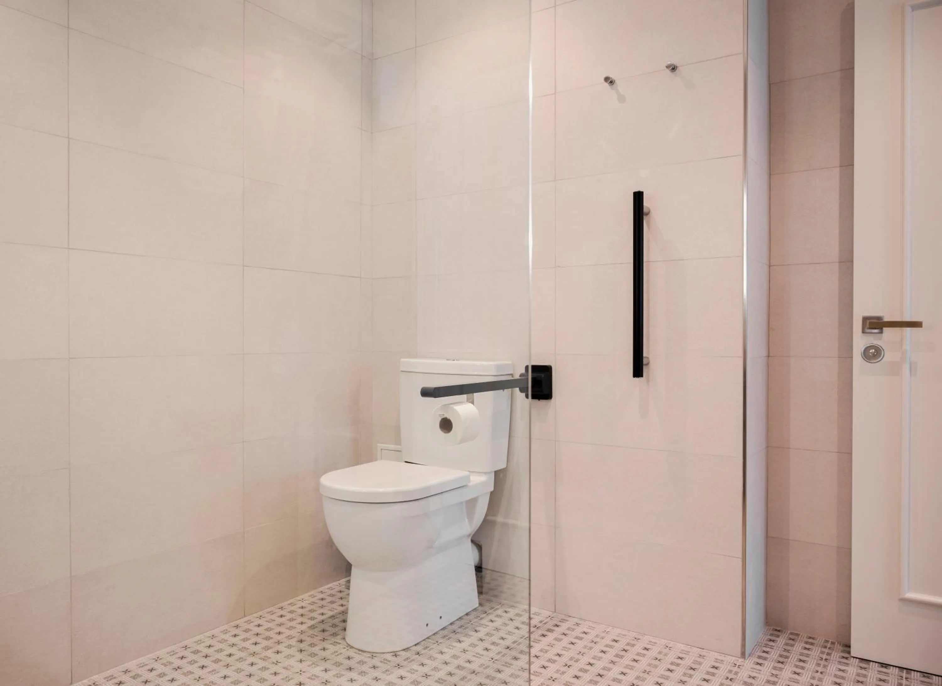 Toilet in Townhouse17 Boutique Bed & Breakfast