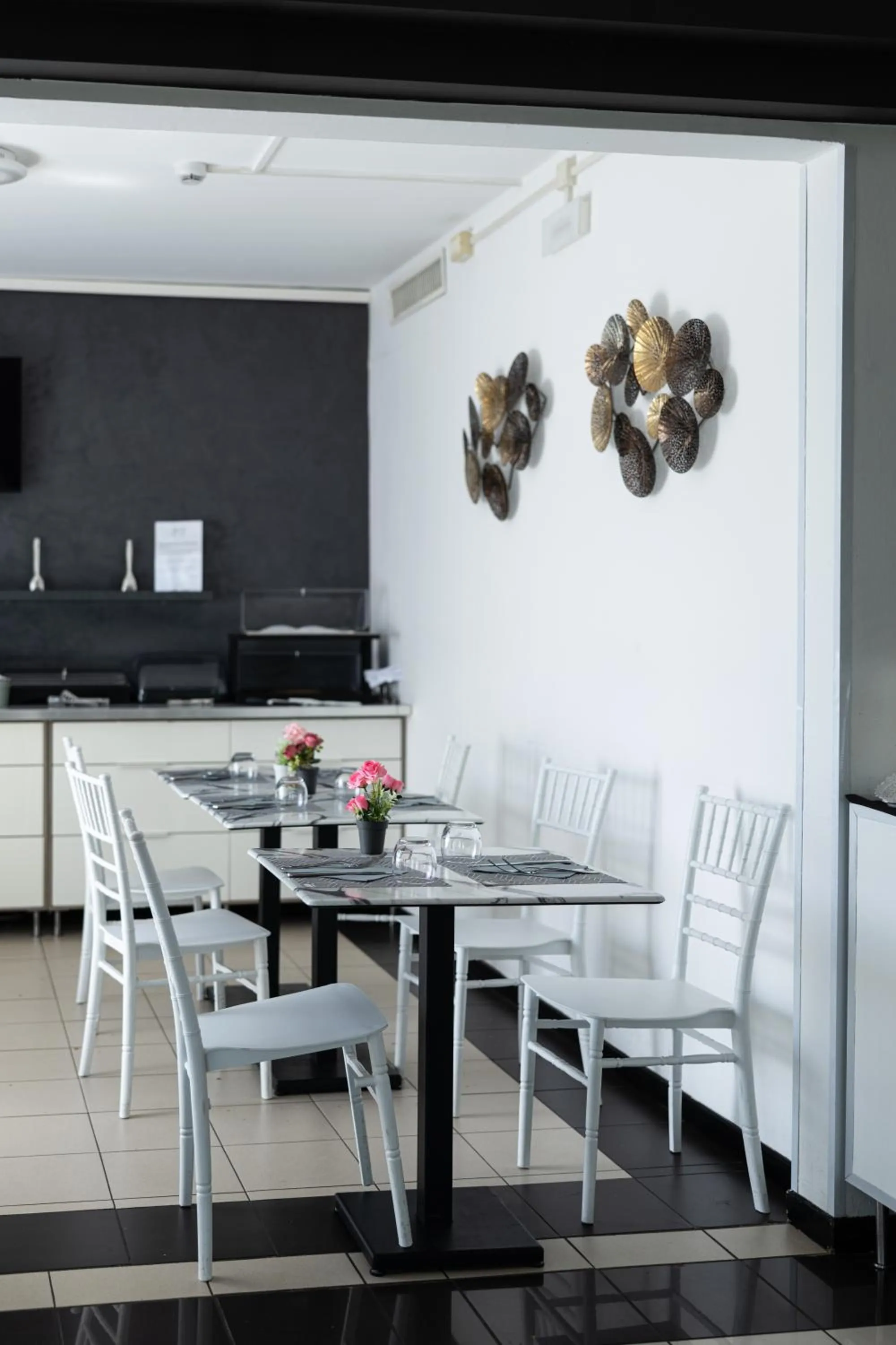 Restaurant/places to eat in Hotel Ayri