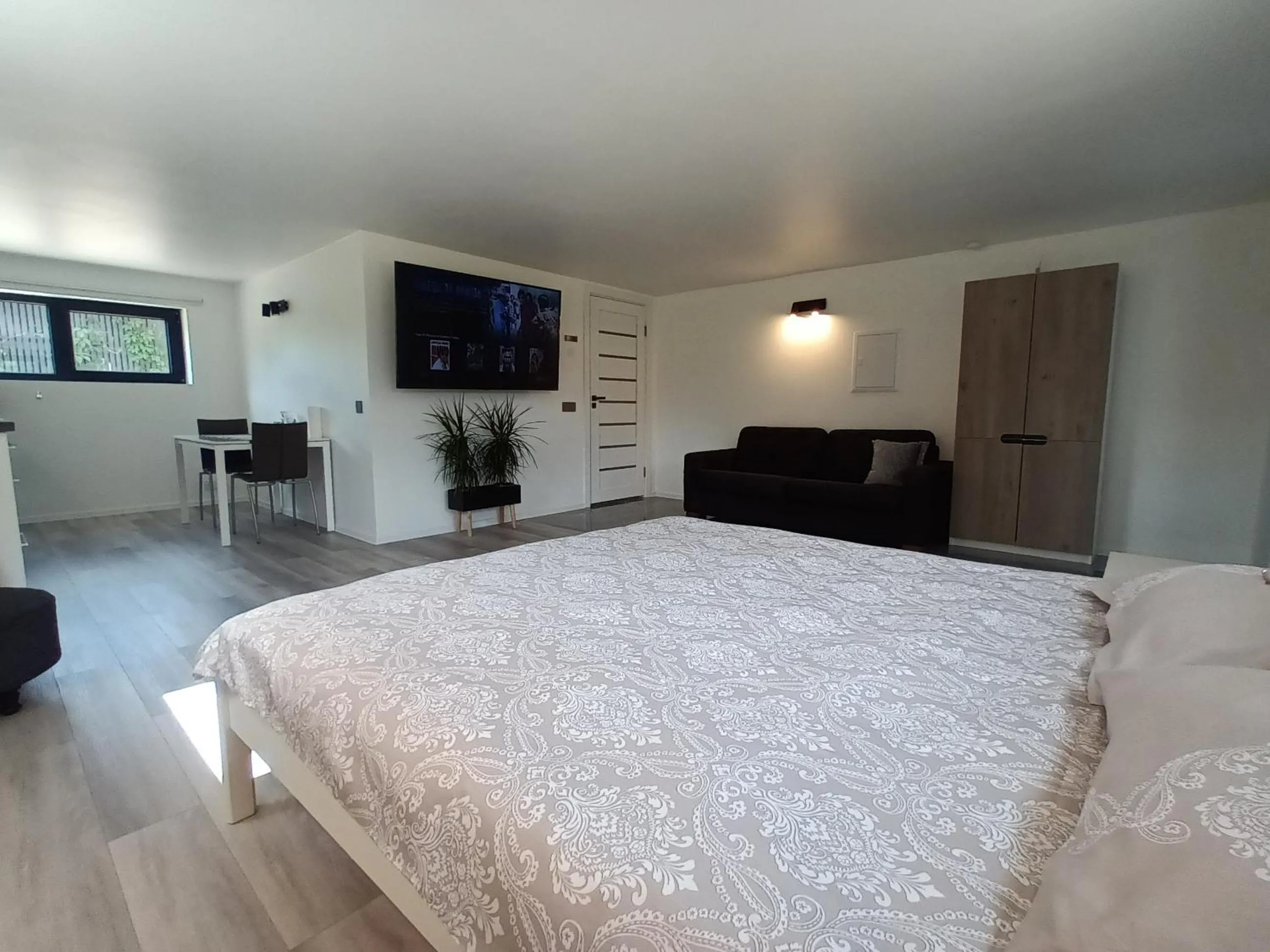 Luxury Apartment Private House and Parking Netflix