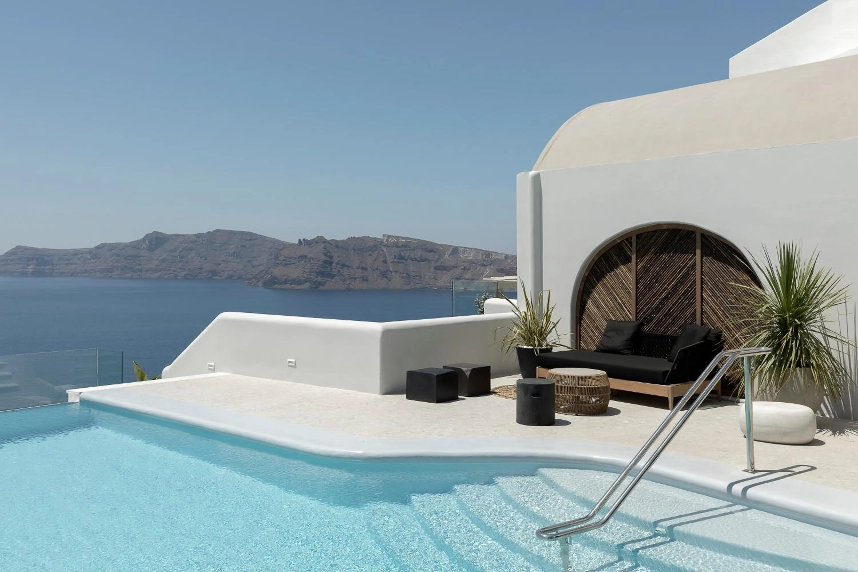 Swimming pool in Hom Santorini
