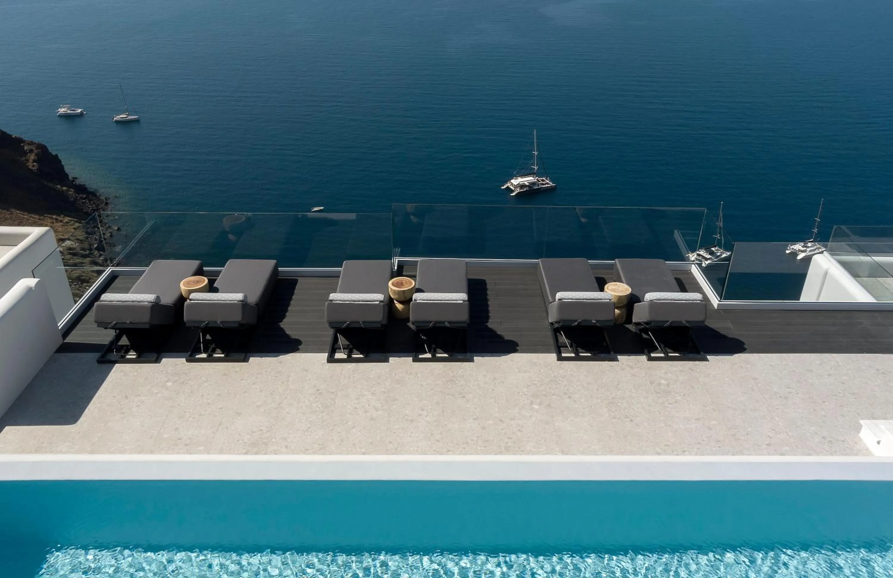 Pool view in Hom Santorini