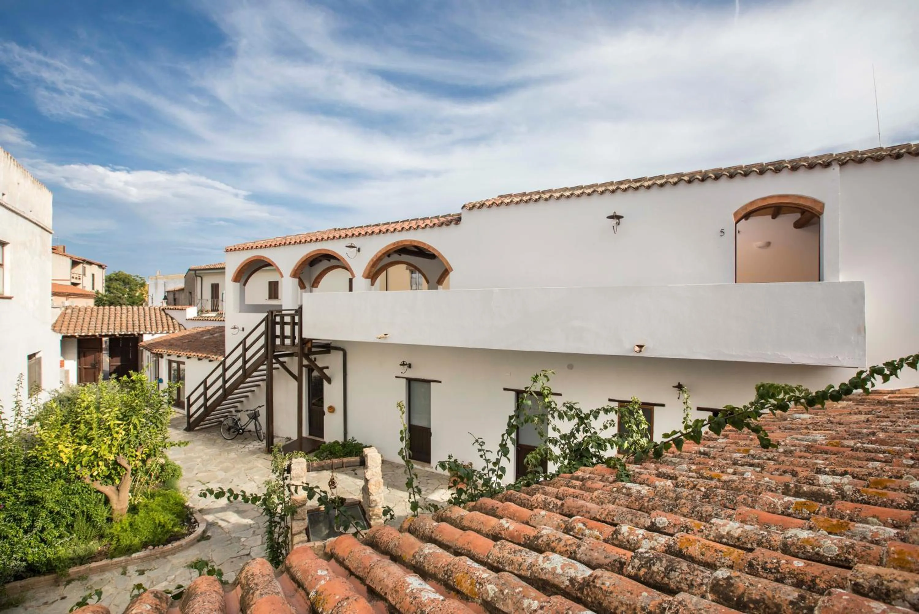 Property building in Domu Elvira