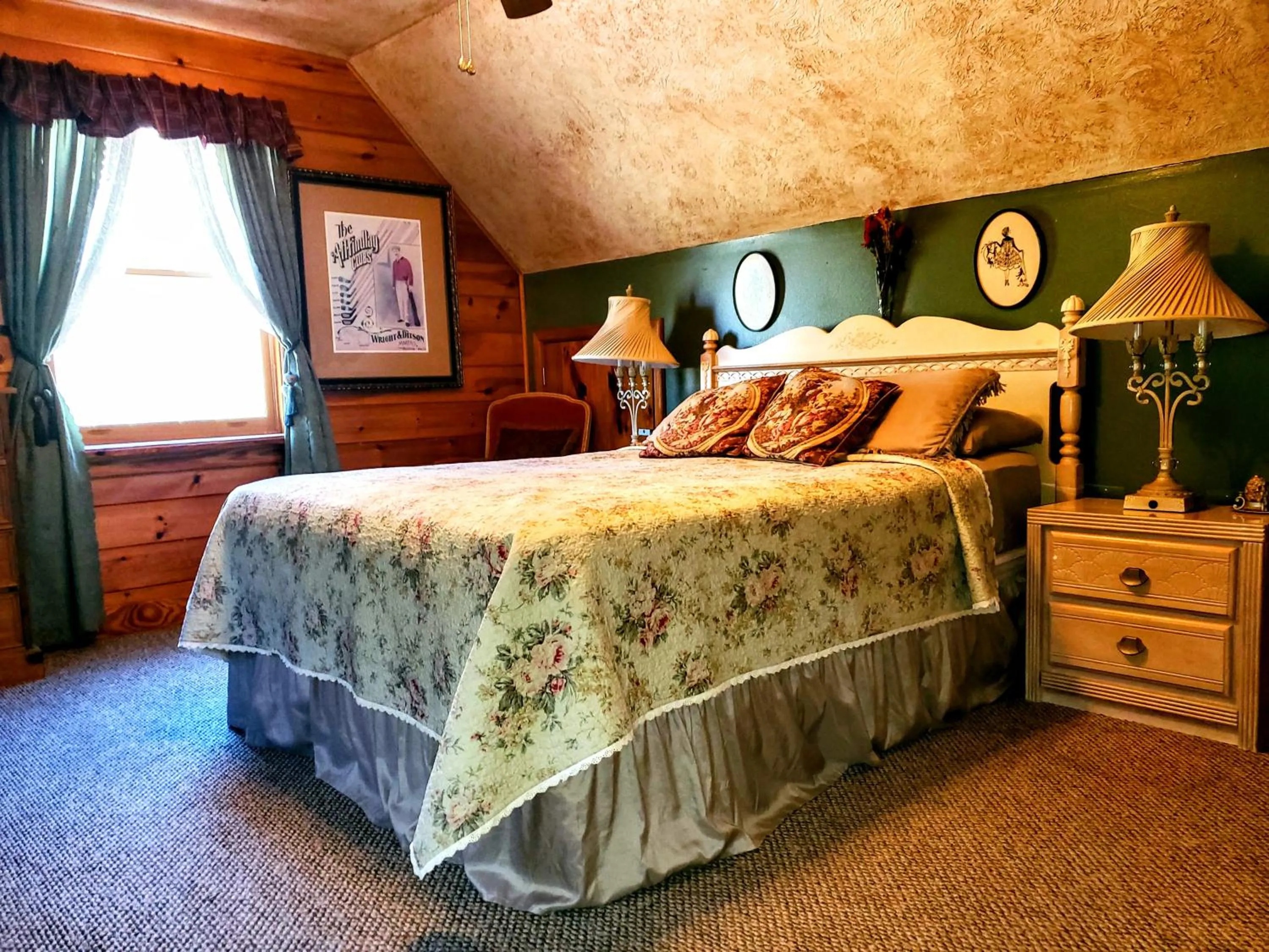 Bed in Cabin On The Lake