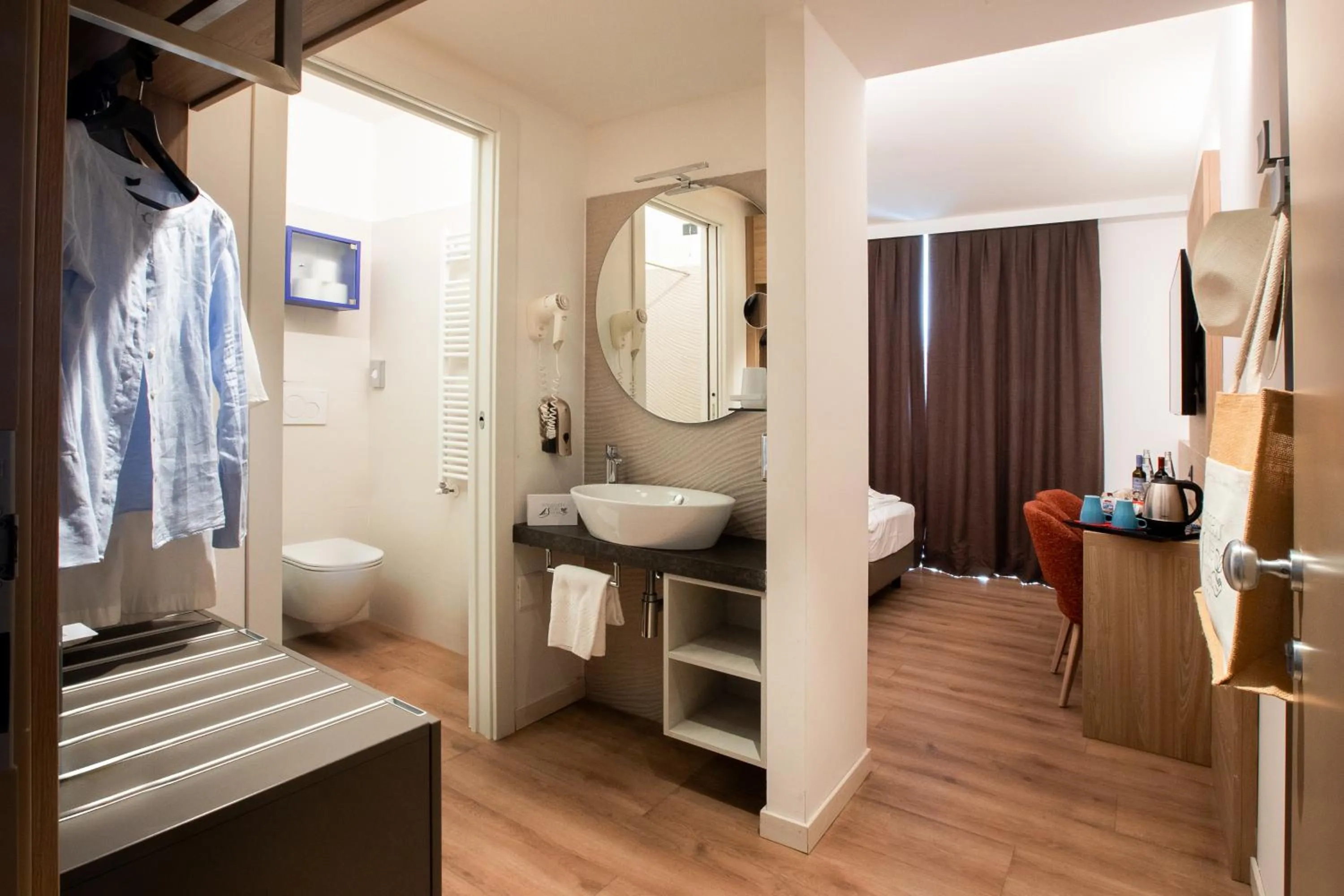 Bathroom, Bed in Ambassador Suite Hotel