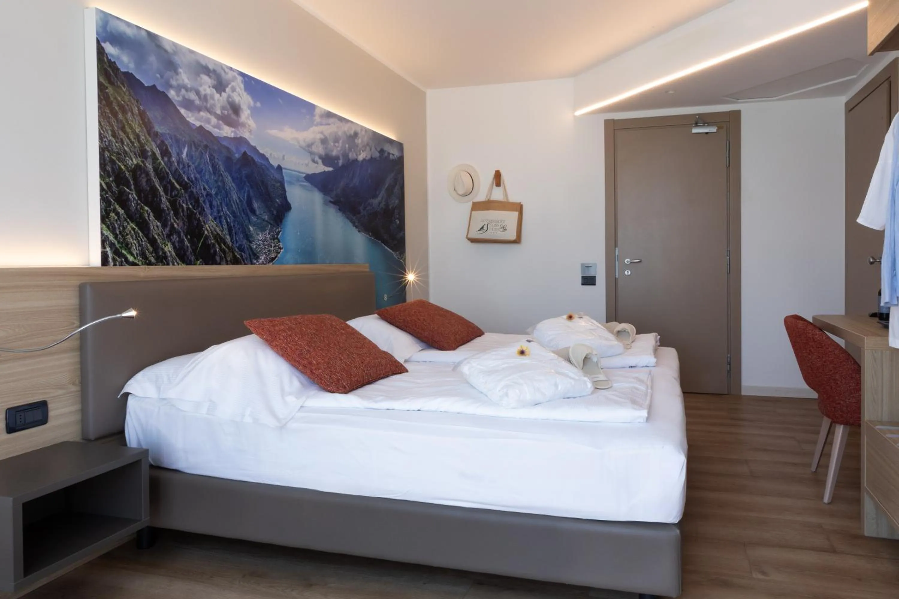 Bathroom, Bed in Ambassador Suite Hotel