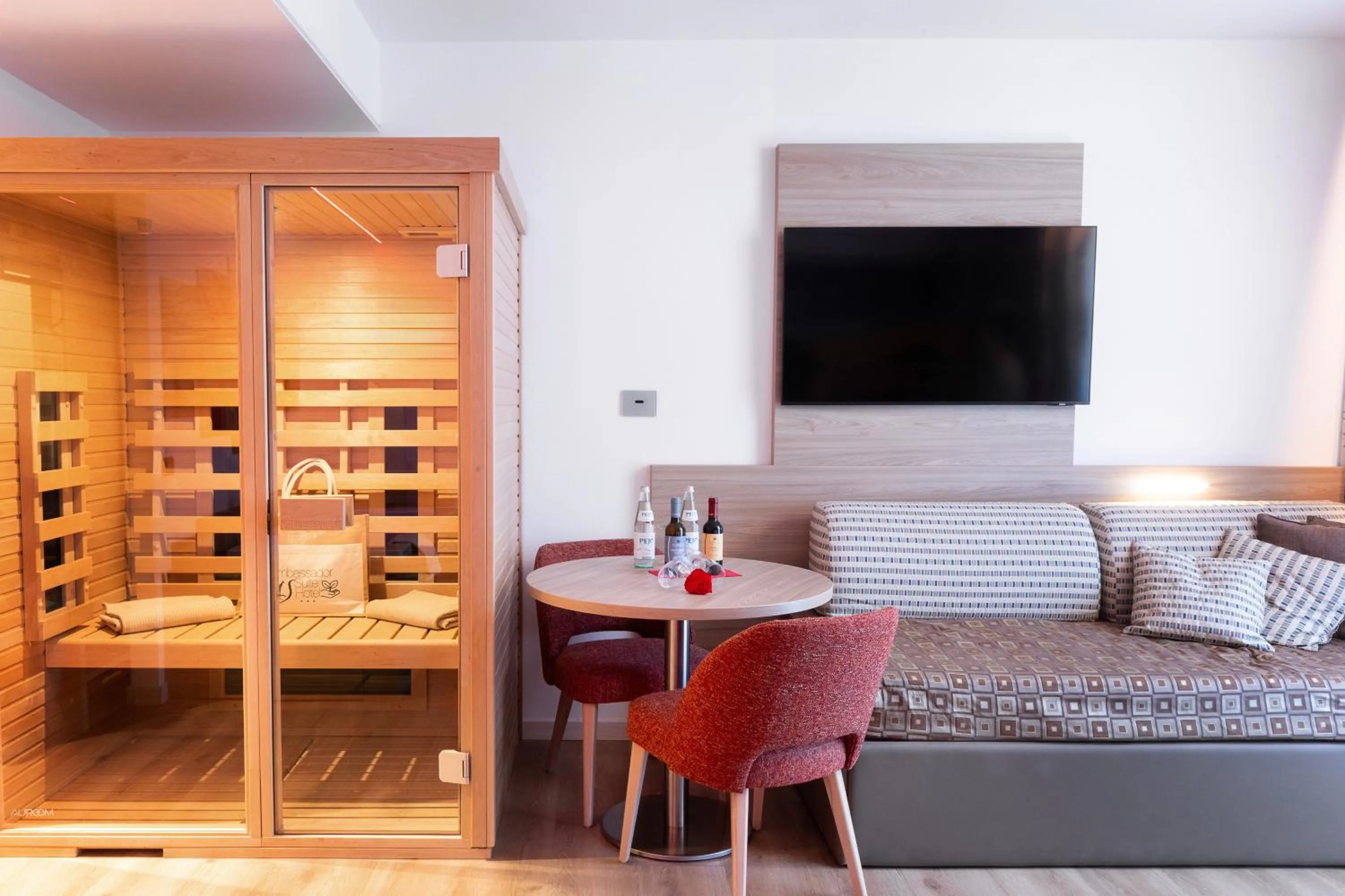 Sauna, Bed in Ambassador Suite Hotel