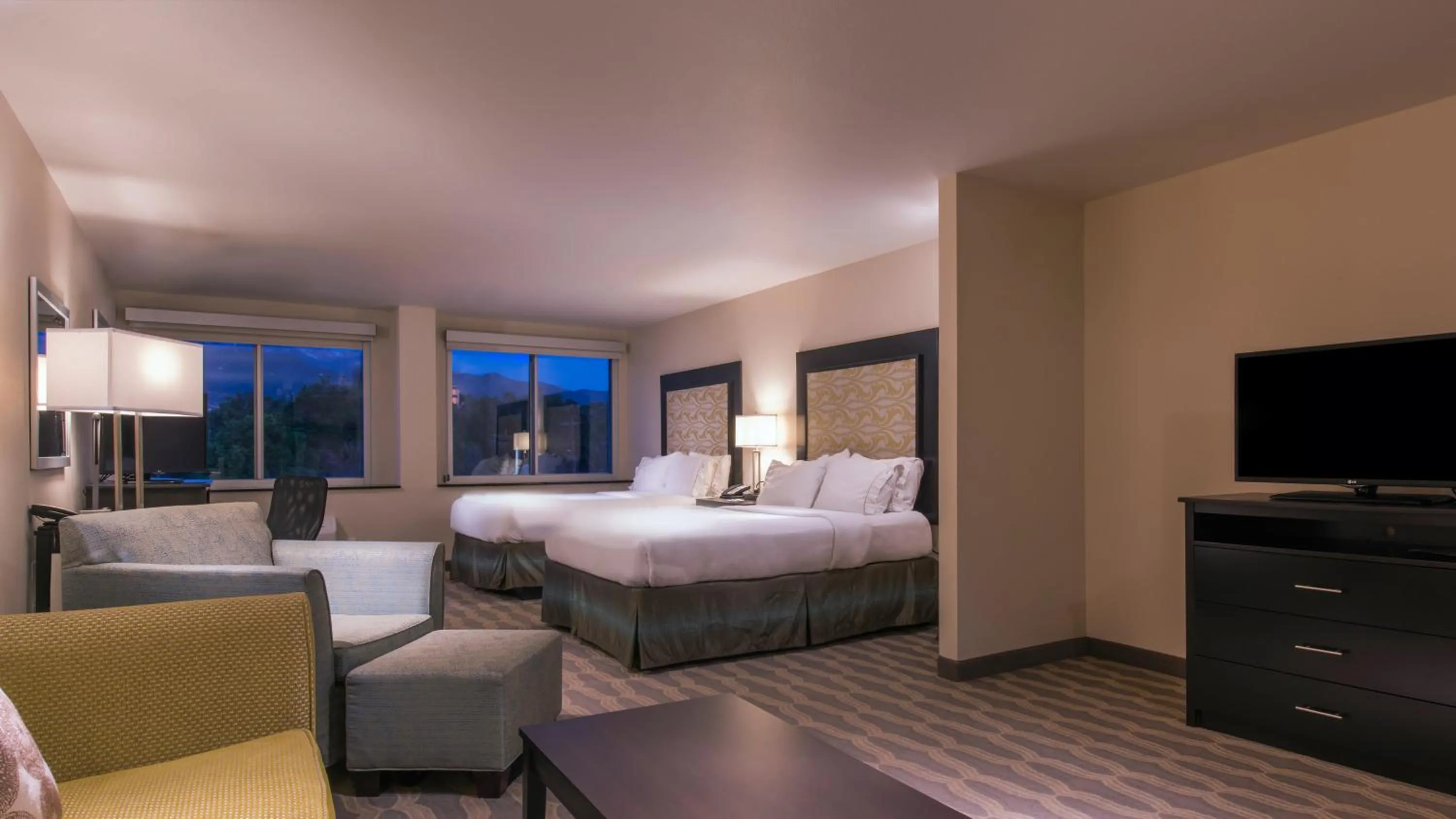 Photo of the whole room, Bed in Holiday Inn Express & Suites Colorado Springs Central by IHG