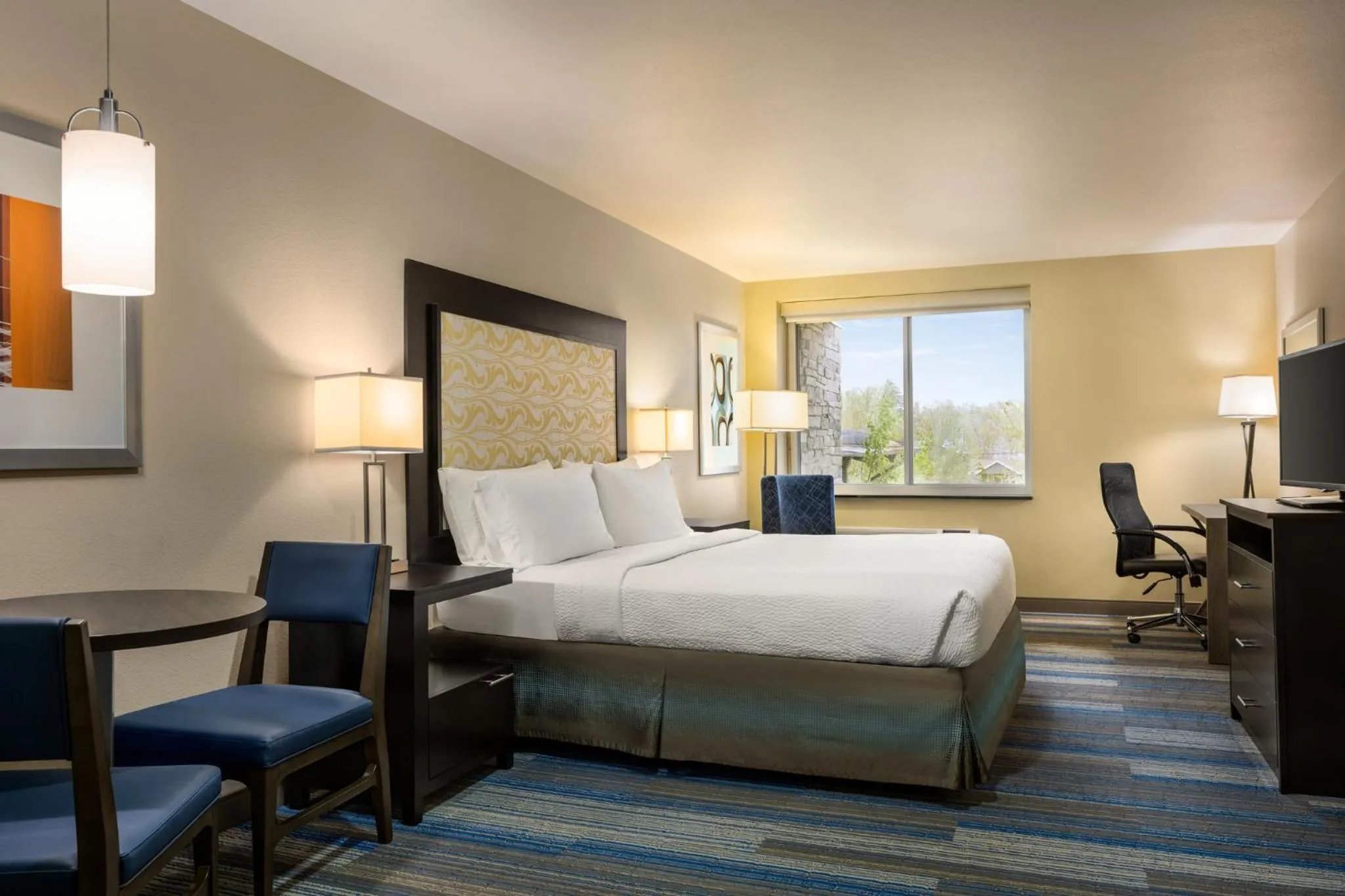 Photo of the whole room, Bed in Holiday Inn Express & Suites Colorado Springs Central by IHG