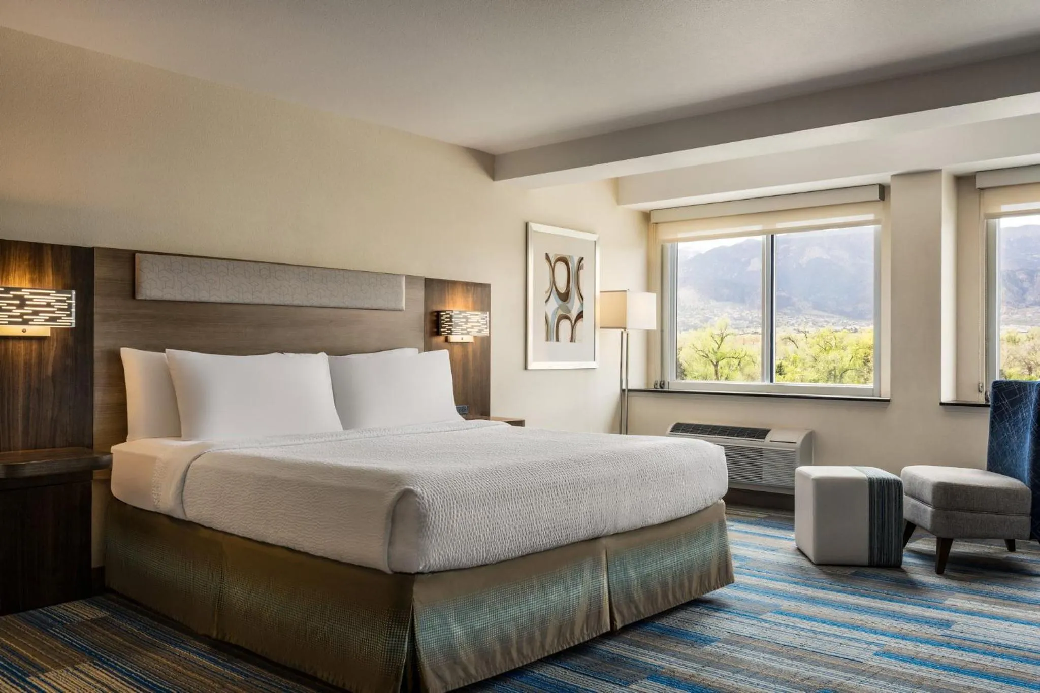 Photo of the whole room, Bed in Holiday Inn Express & Suites Colorado Springs Central by IHG