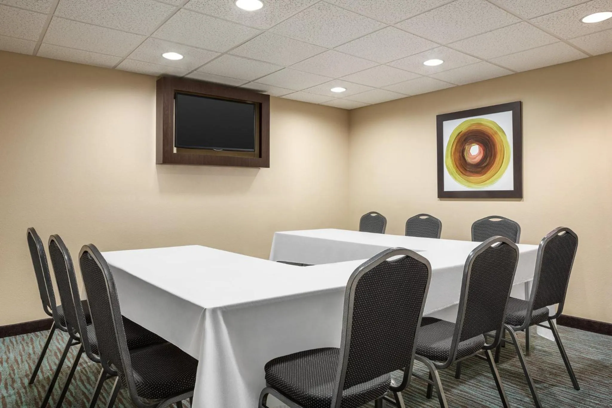 Meeting/conference room in Holiday Inn Express & Suites Colorado Springs Central by IHG
