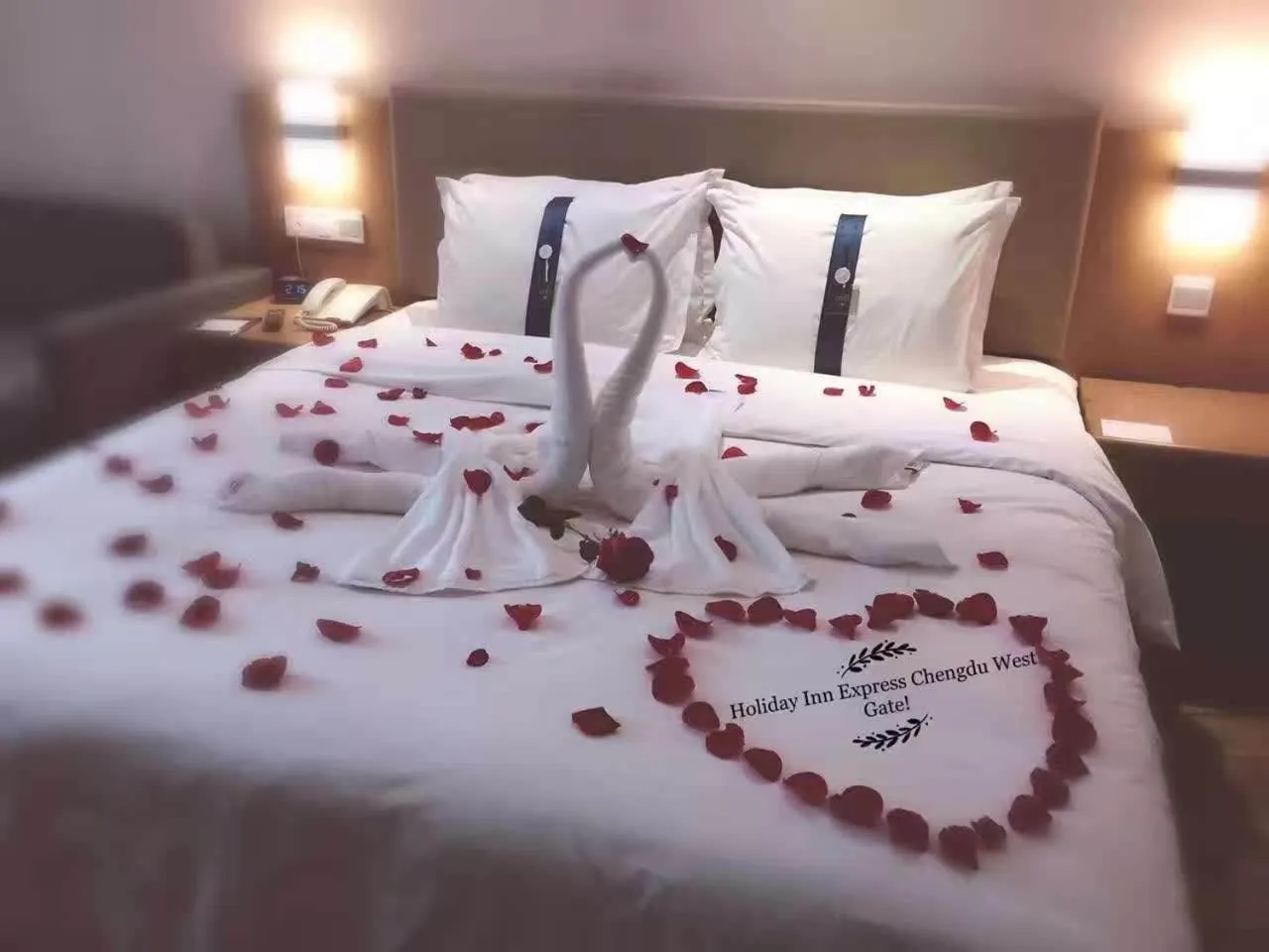 Bed in Holiday Inn Express Chengdu West Gate by IHG