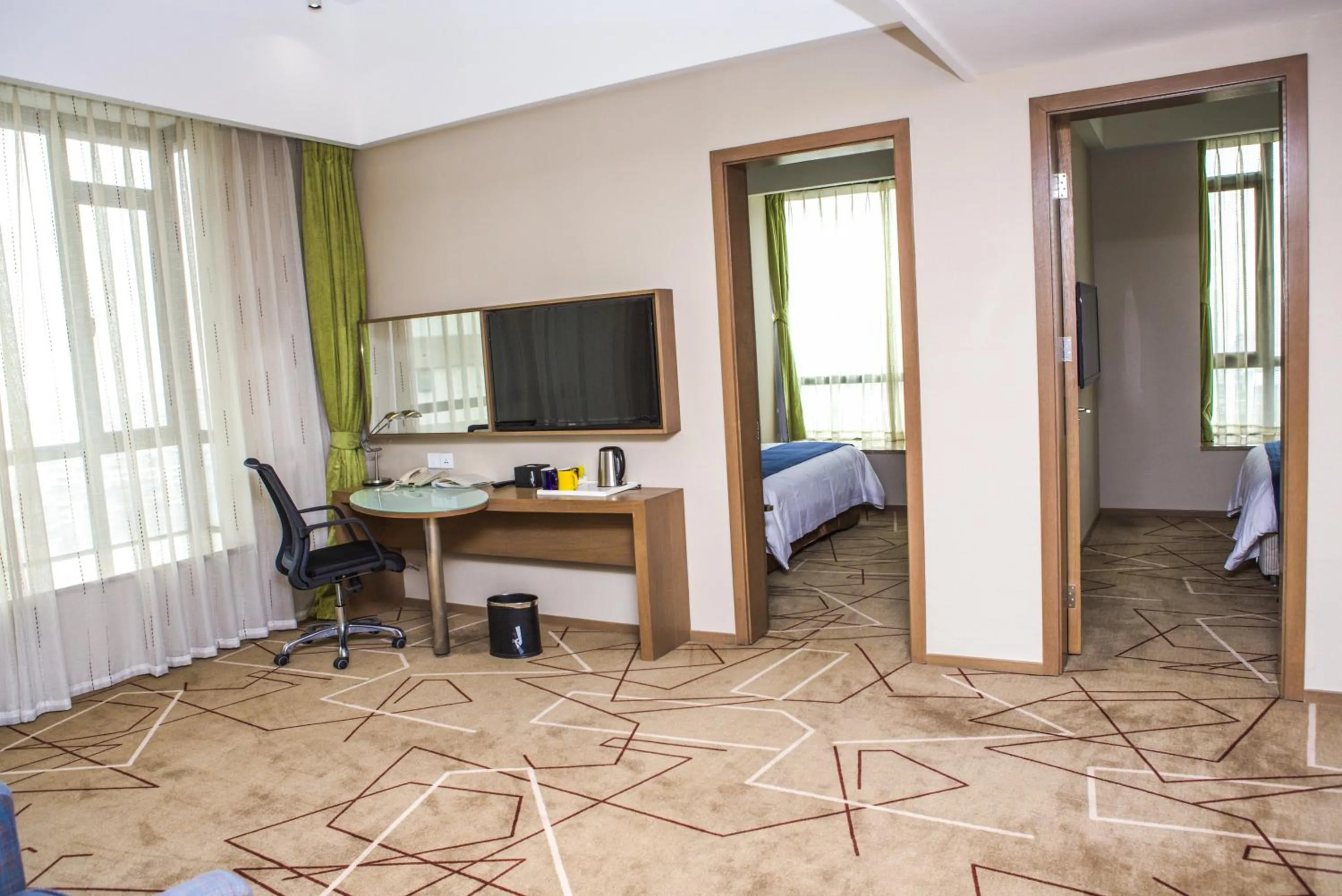 Photo of the whole room, Bed in Holiday Inn Express Chengdu West Gate by IHG