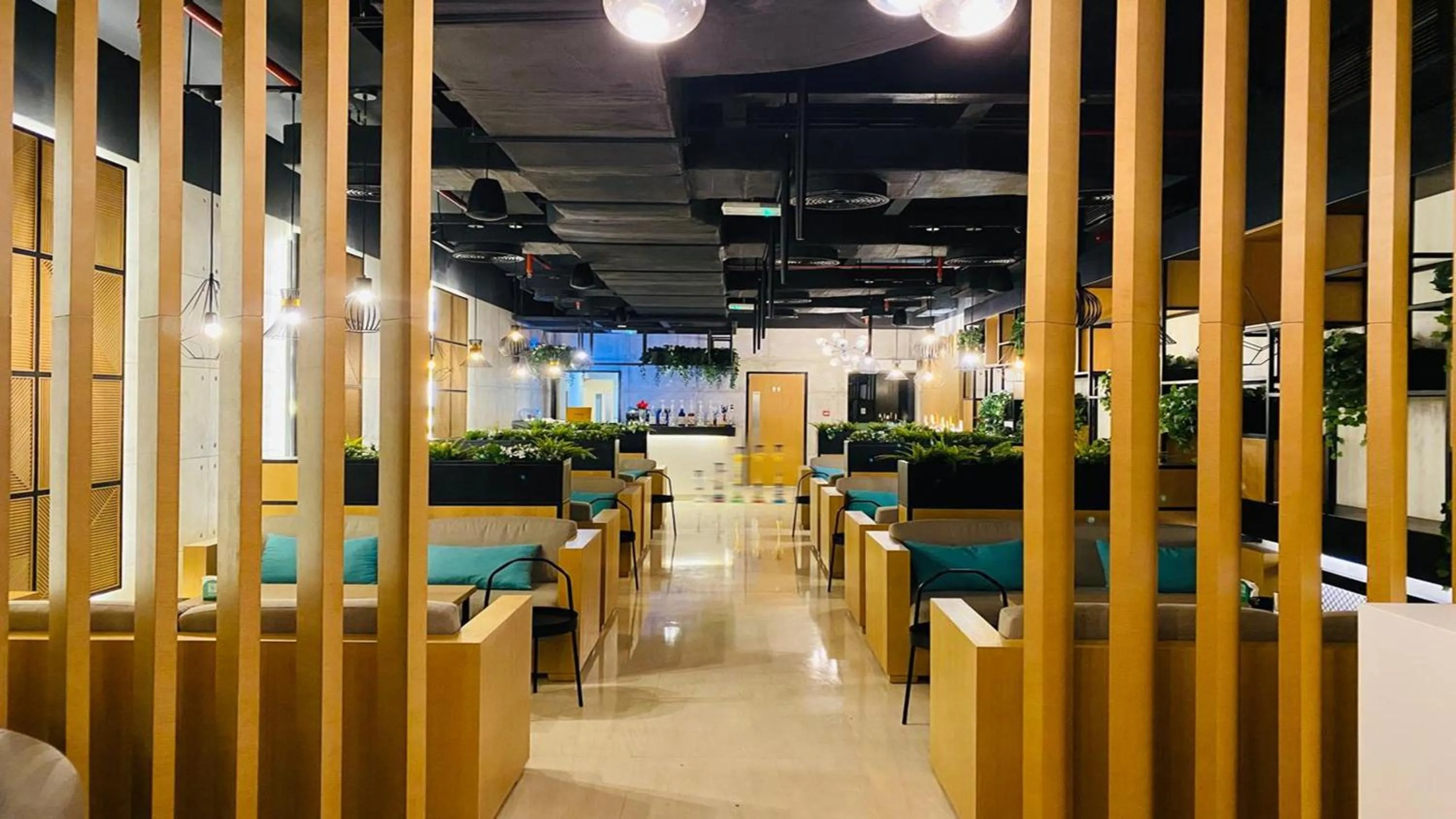 Restaurant/places to eat in Holiday Inn Muscat AlSeeb by IHG