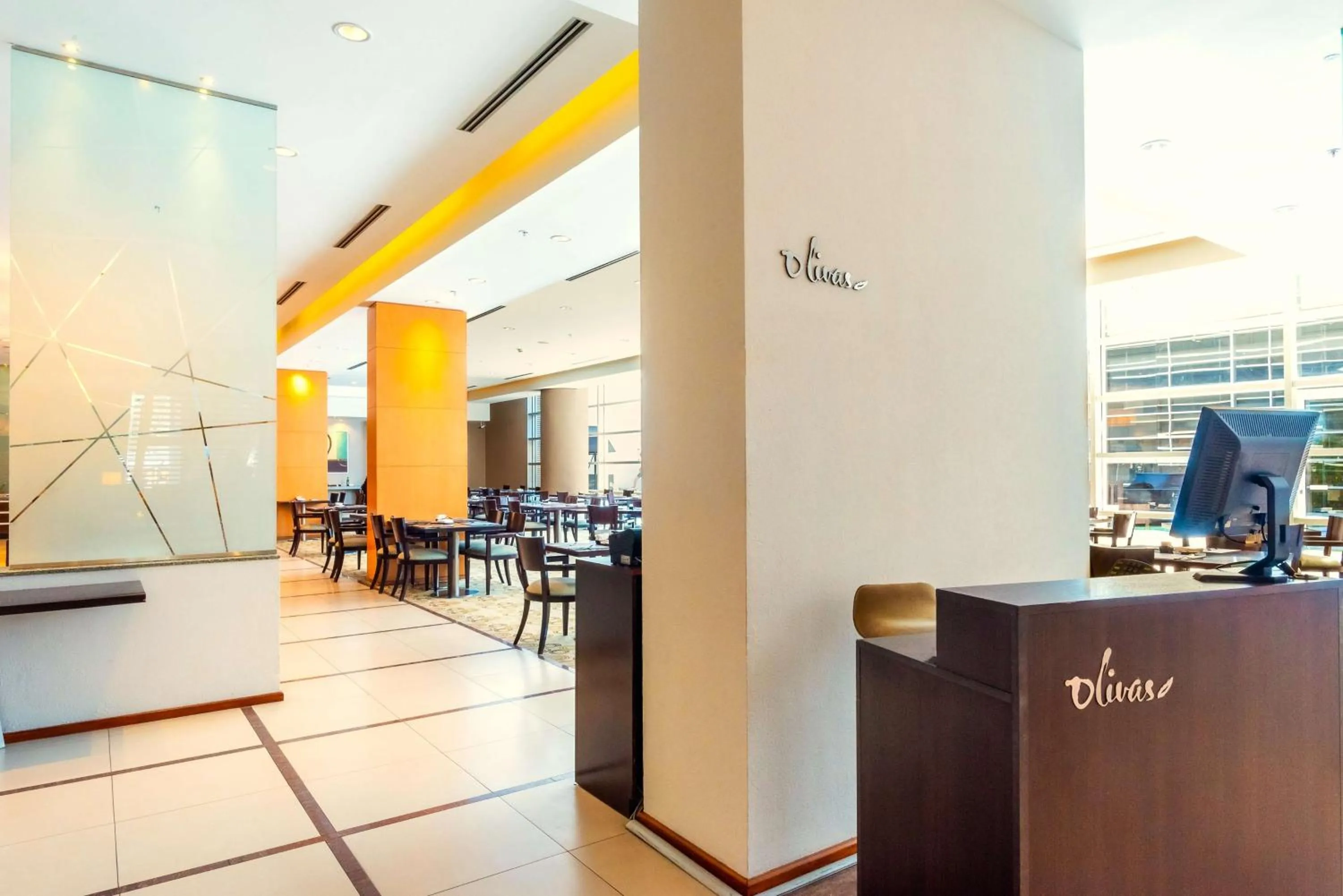 Restaurant/places to eat in Hilton Mendoza