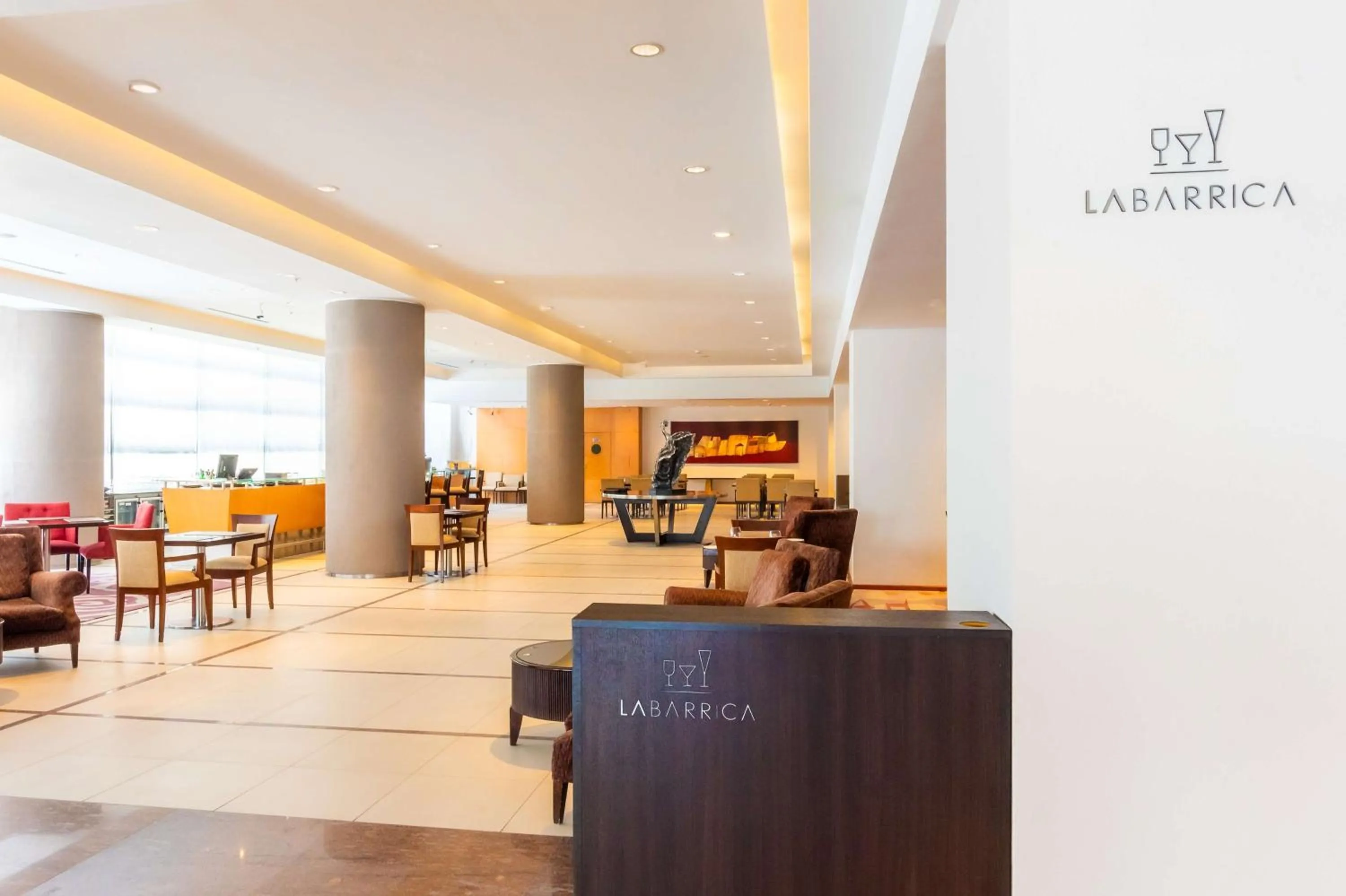 Restaurant/places to eat in Hilton Mendoza