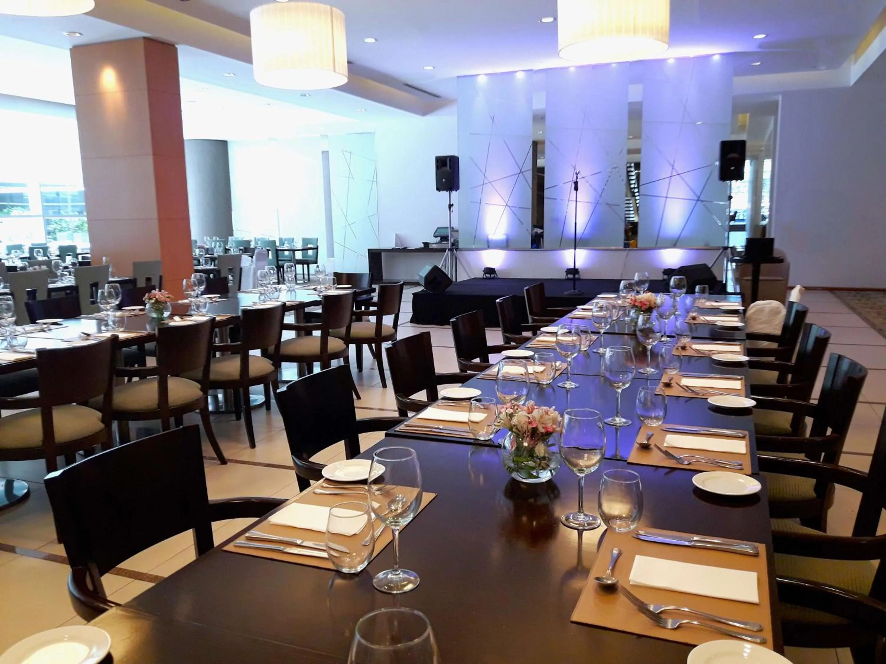 Restaurant/places to eat in Hilton Mendoza