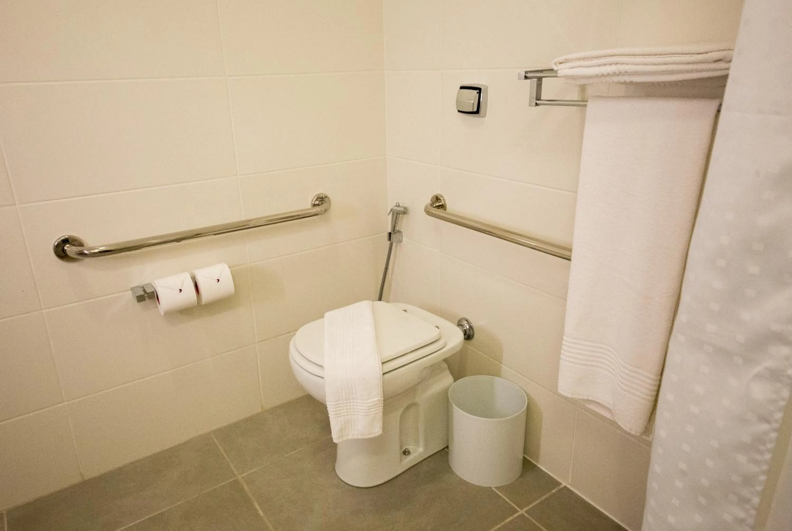 Toilet in Diff Hotel - by Easy Hotéis