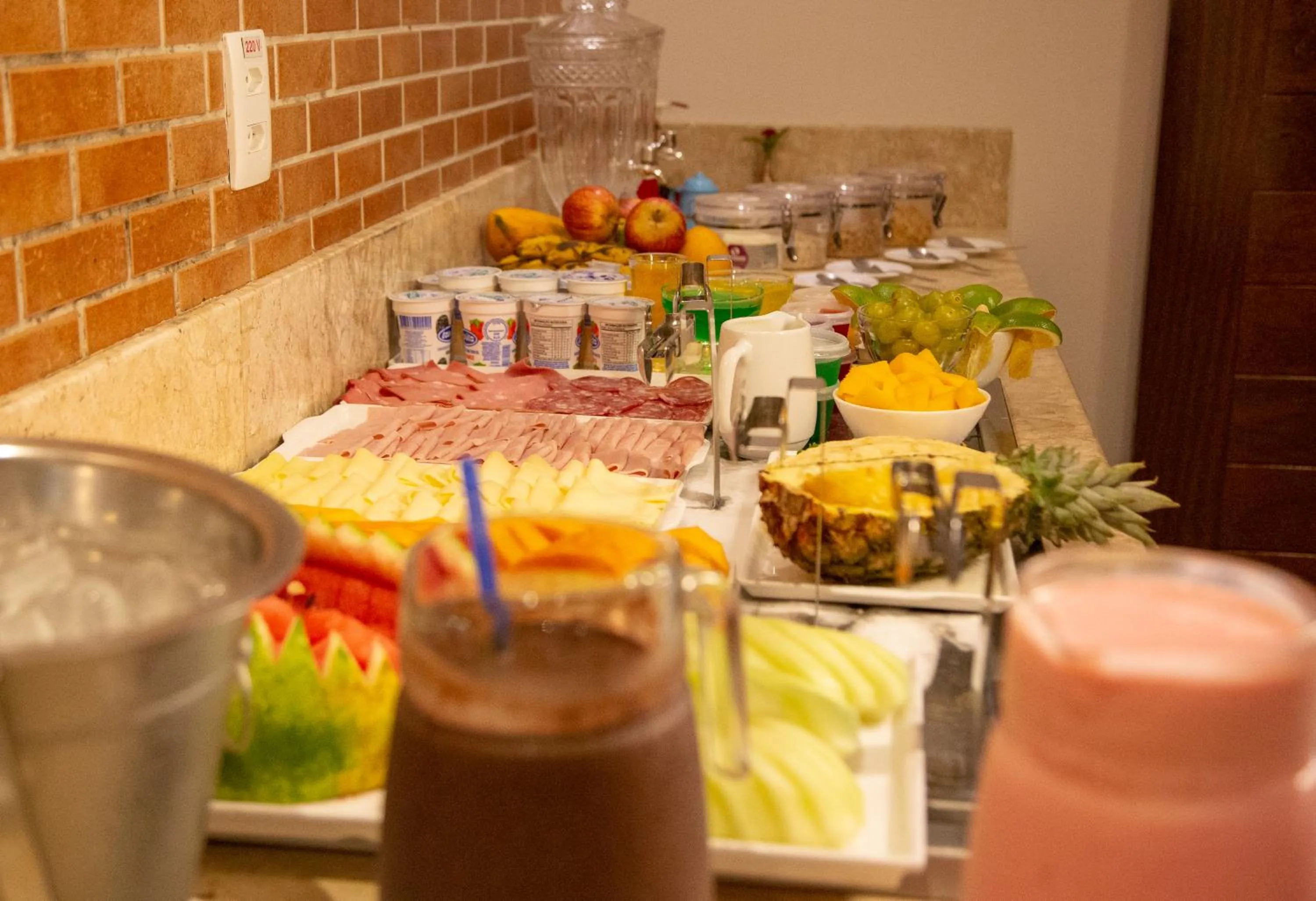 Buffet breakfast in Diff Hotel - by Easy Hotéis