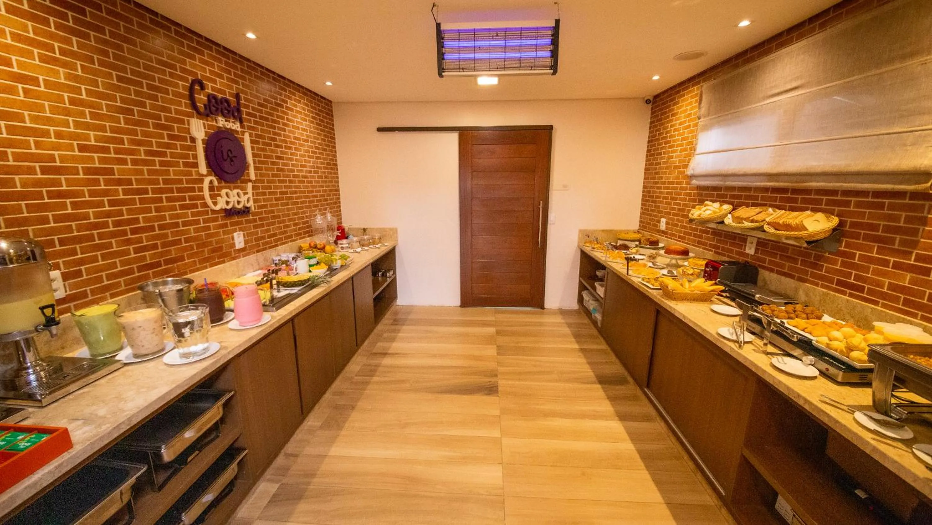 Buffet breakfast in Diff Hotel - by Easy Hotéis