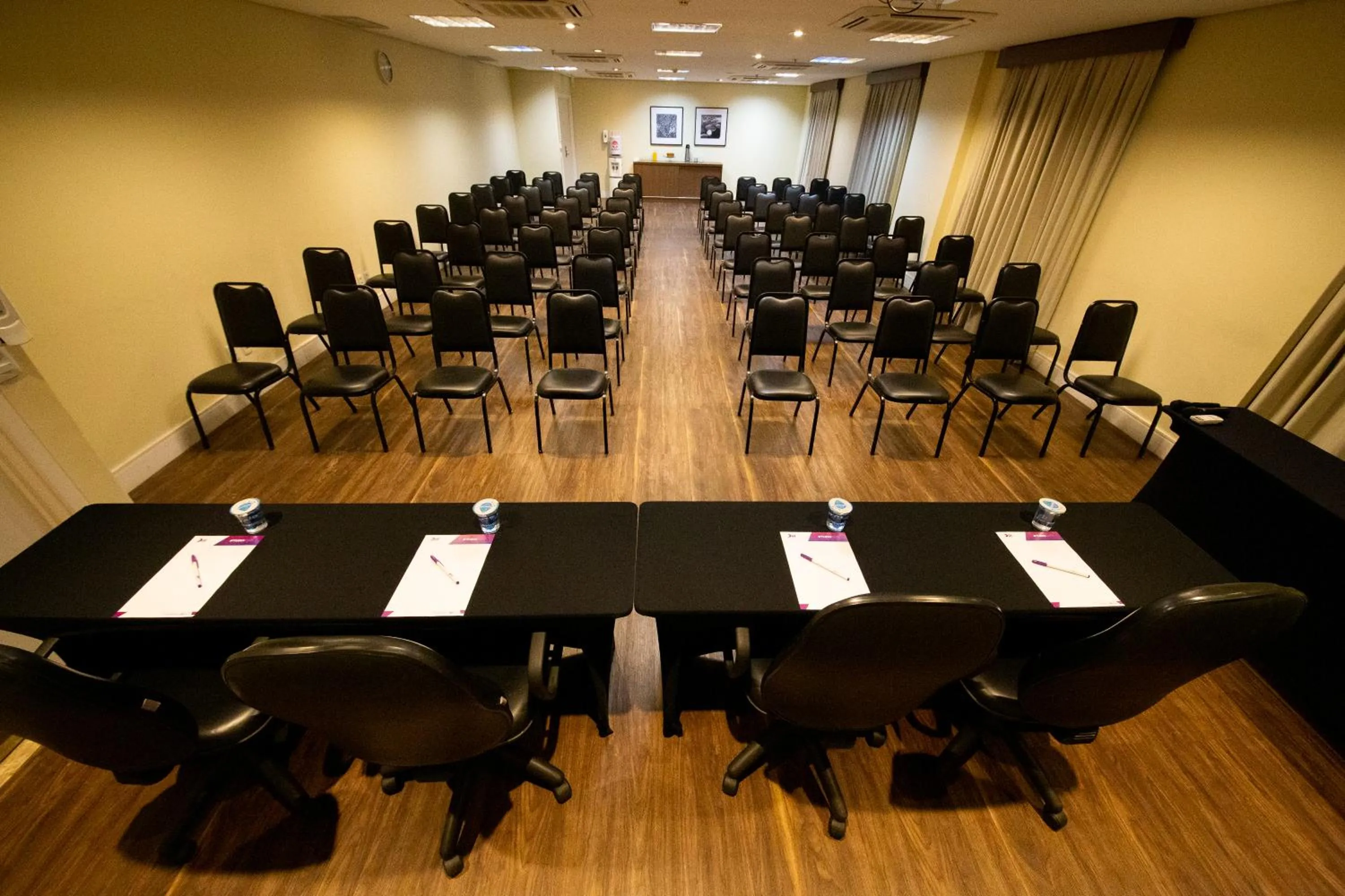 Meeting/conference room in Diff Hotel - by Easy Hotéis