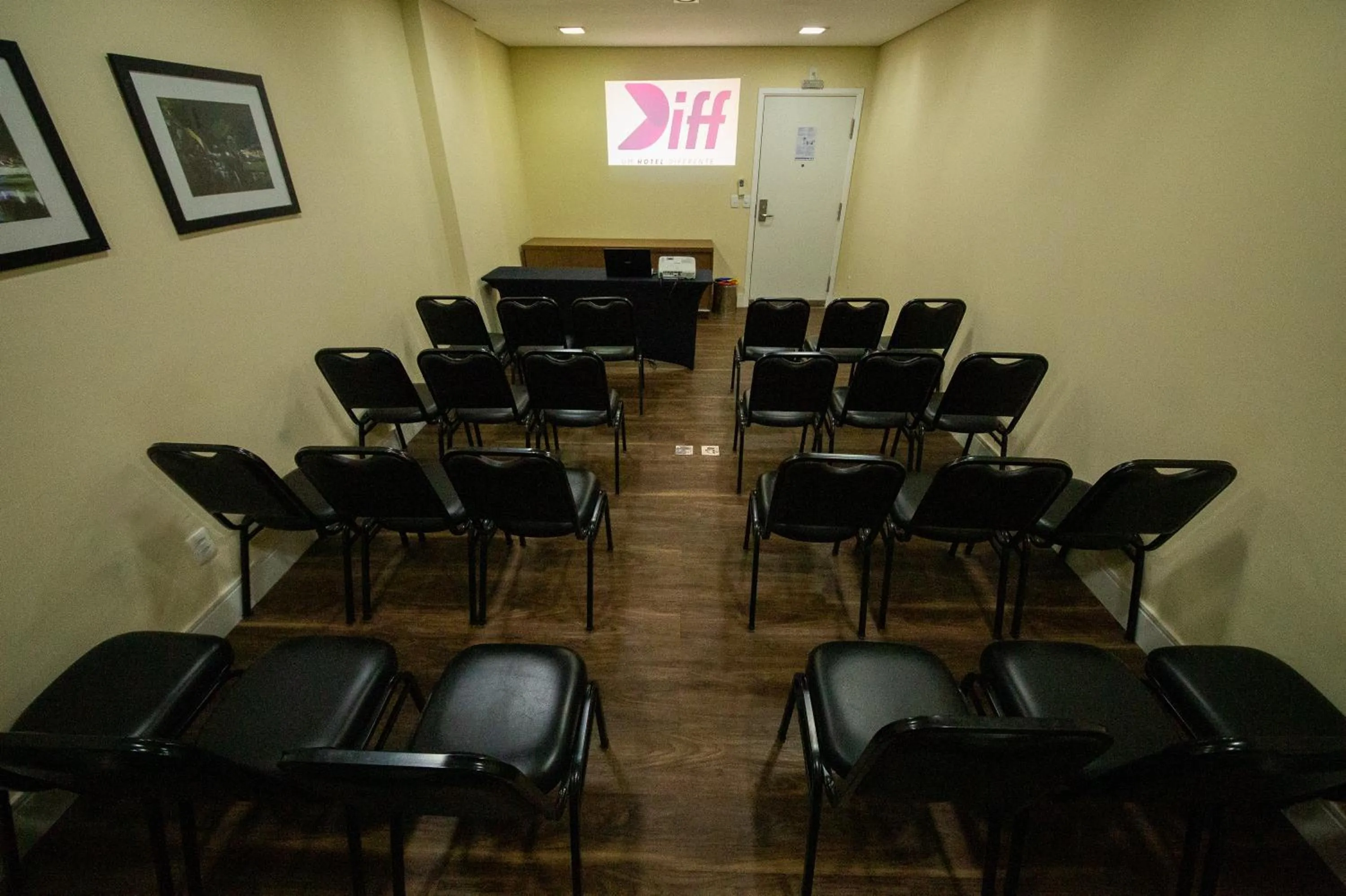Meeting/conference room in Diff Hotel - by Easy Hotéis