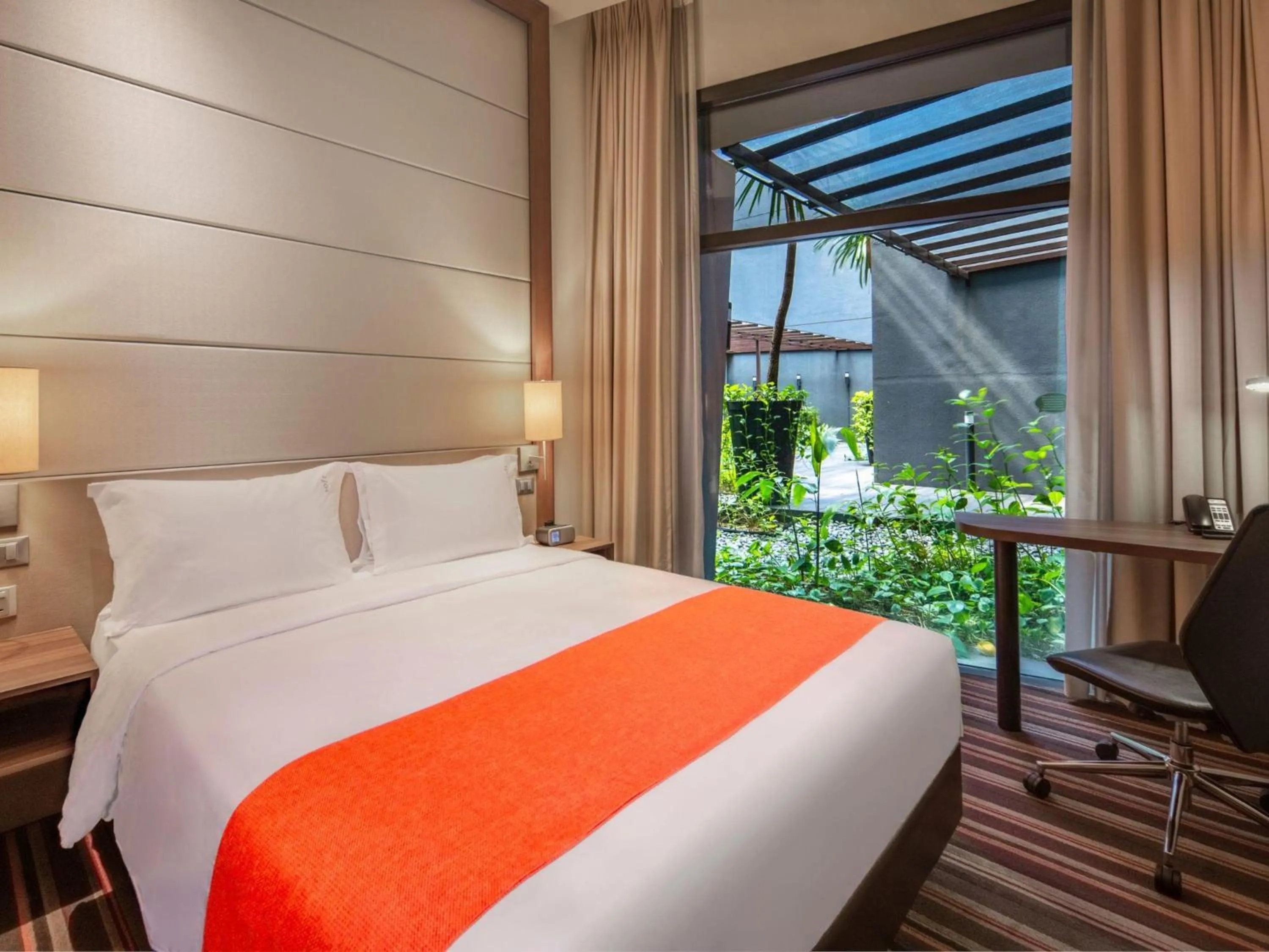Bed in Holiday Inn Express Singapore Clarke Quay by IHG