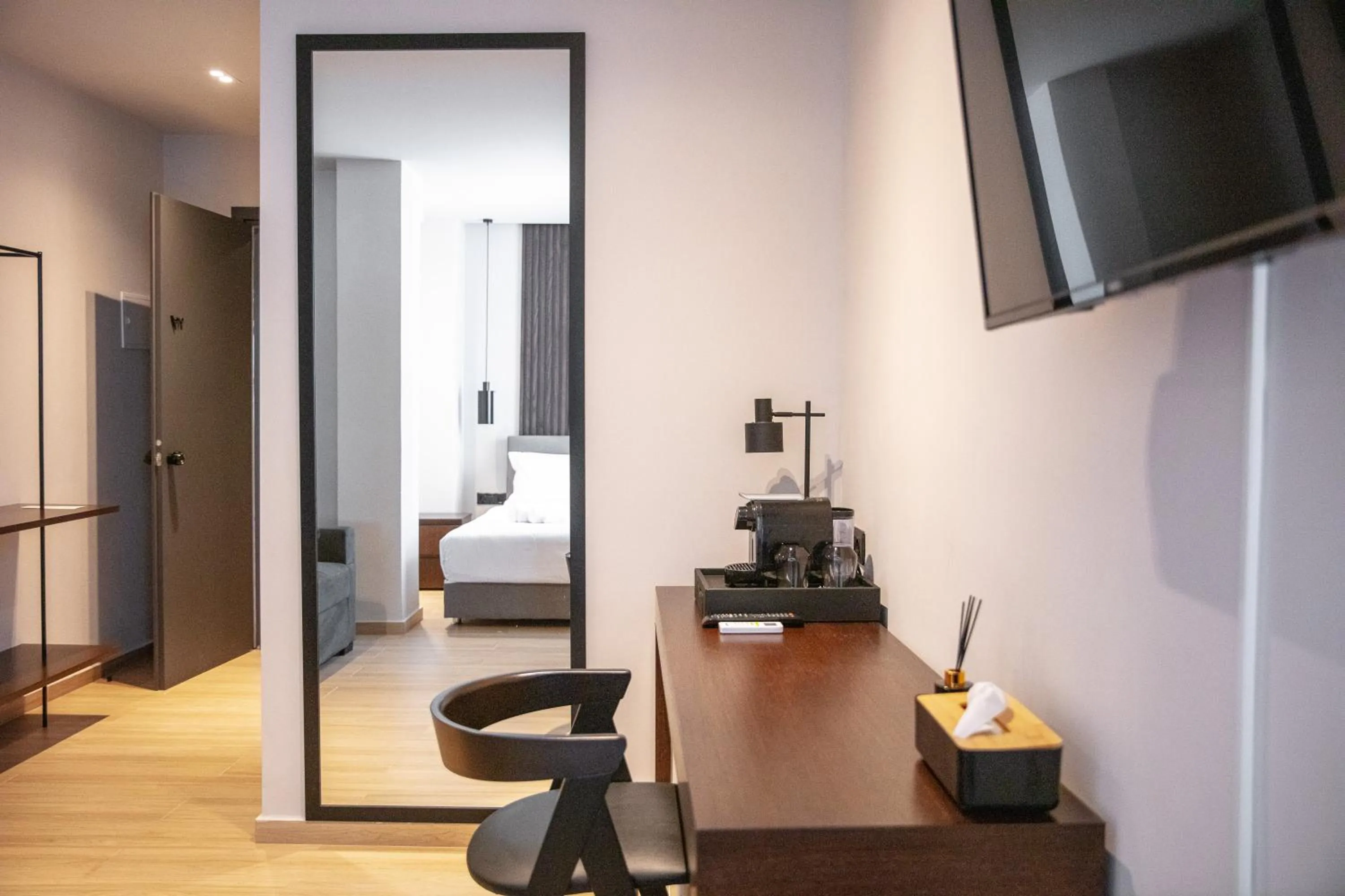 Coffee/tea facilities, Bed in Athens Tower