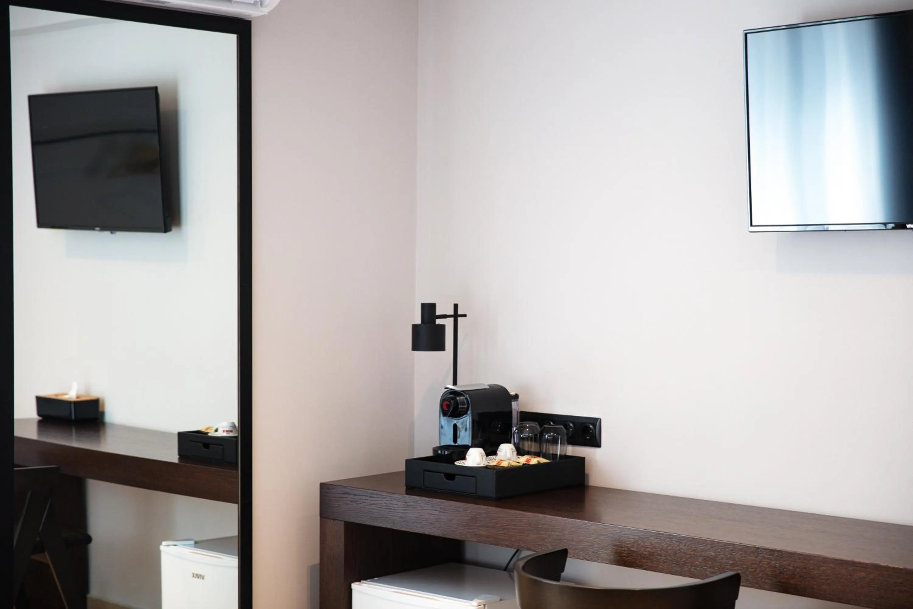 Coffee/tea facilities in Athens Tower