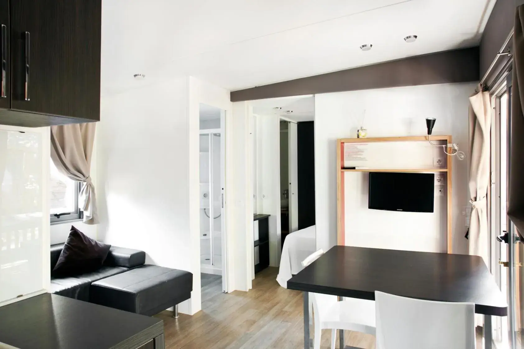 Standard Two-Bedroom Mobile Home in Camping Village Santapomata Standard Two-Bedroom Mobile Home in Camping Village Santapomata