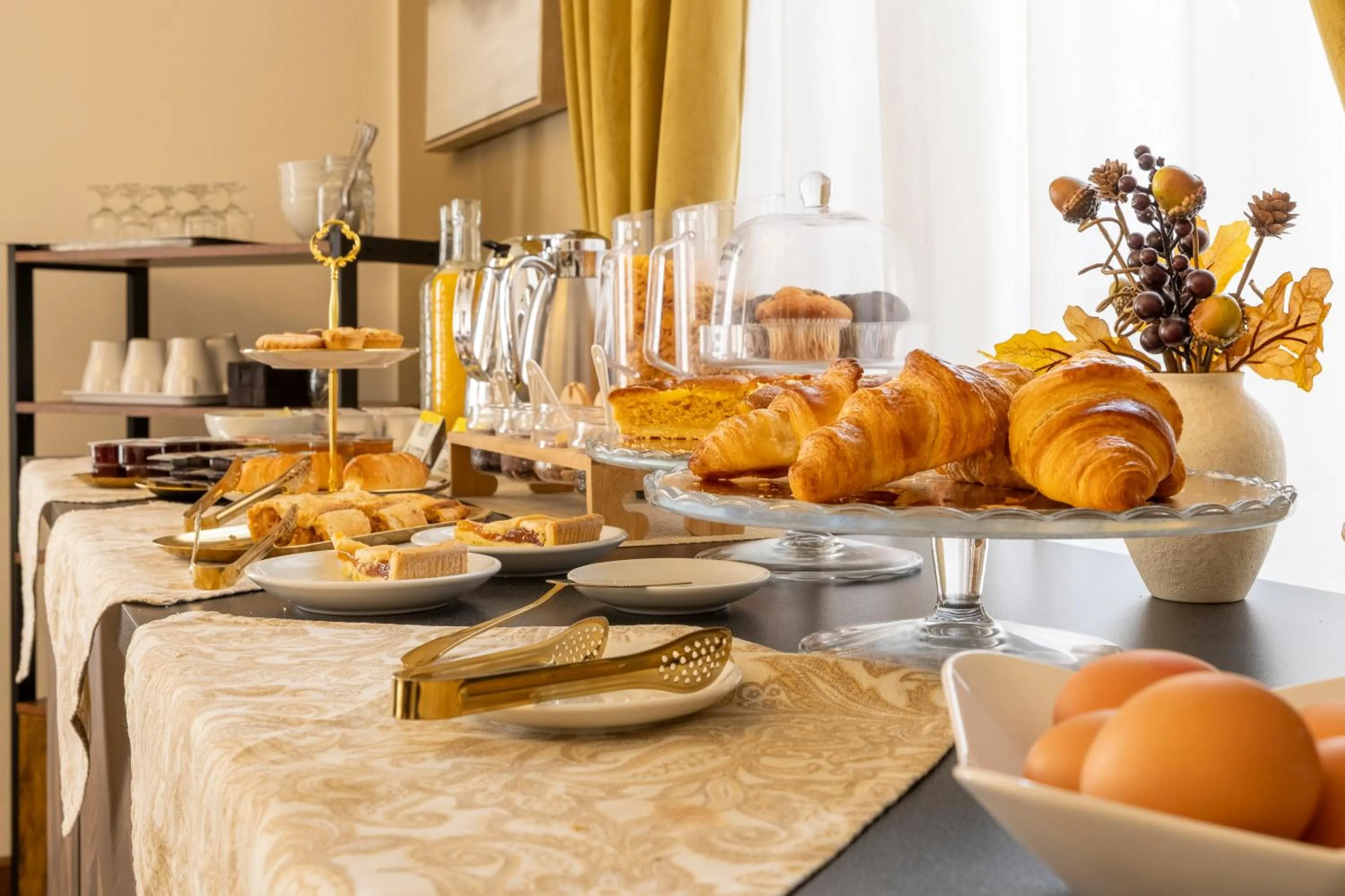 Buffet breakfast in Hotel Bagliori