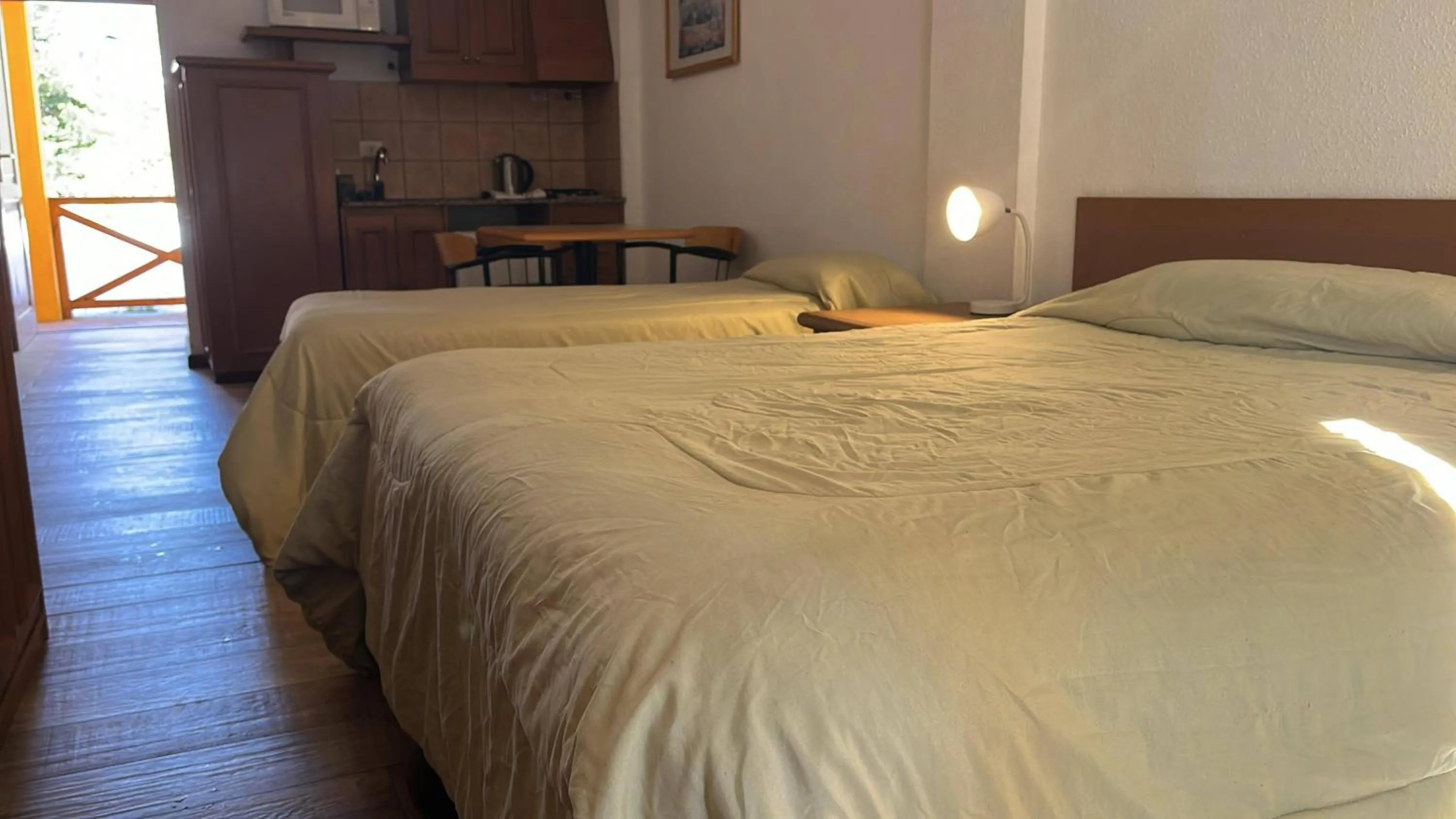 Photo of the whole room, Bed in Loft Catedral by Base 41