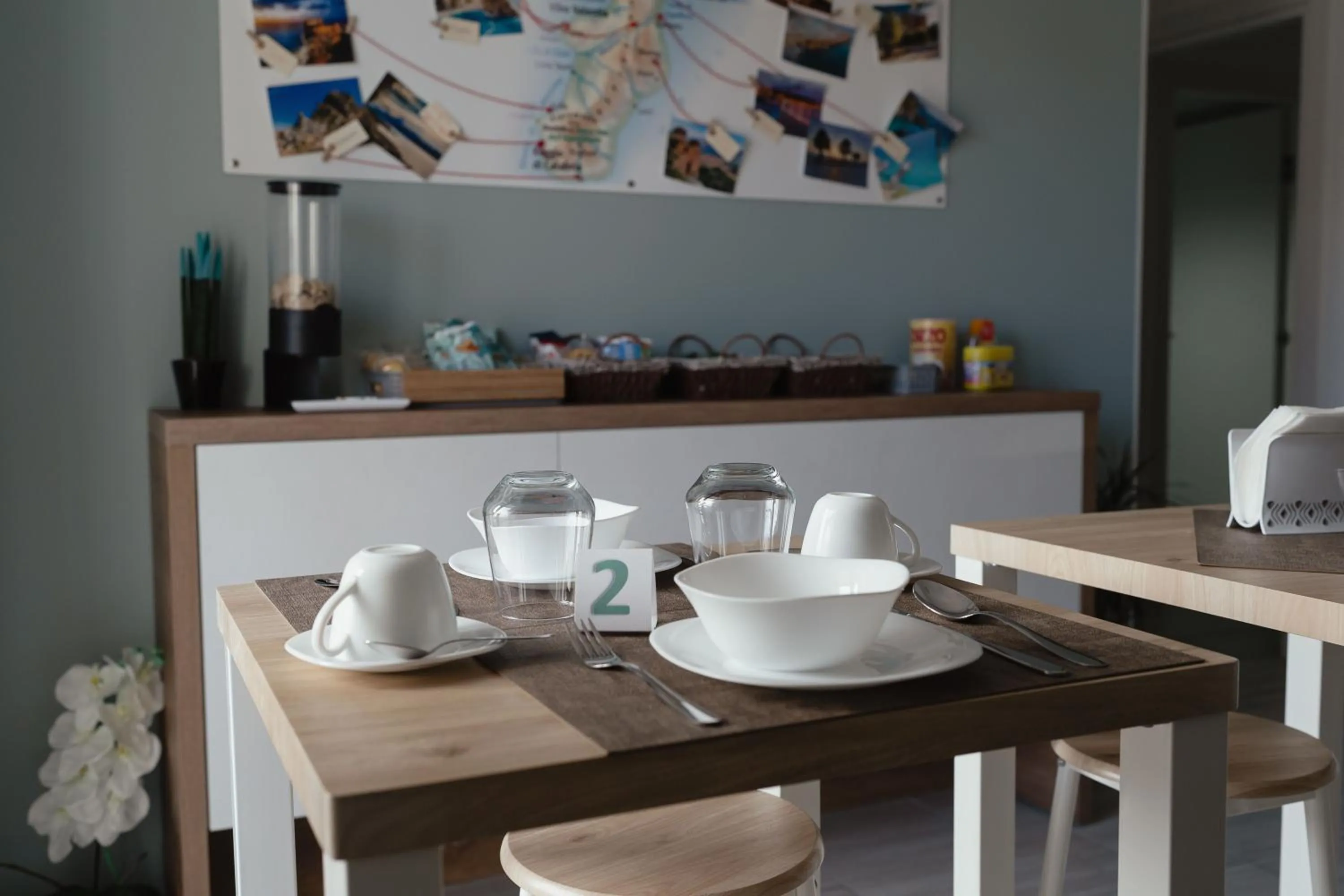 Breakfast in Zaro Suites B&B