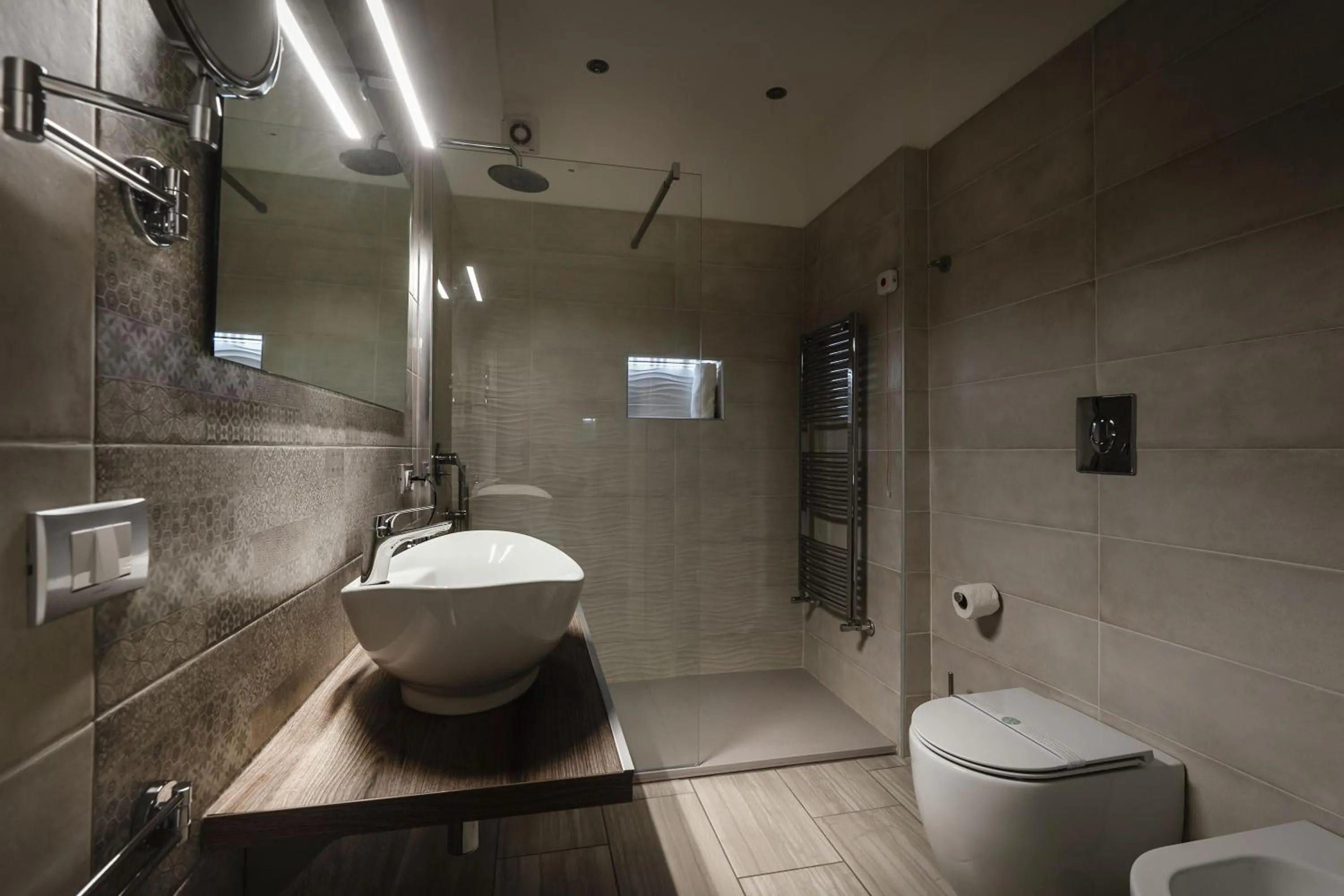 Shower in Zaro Suites B&B