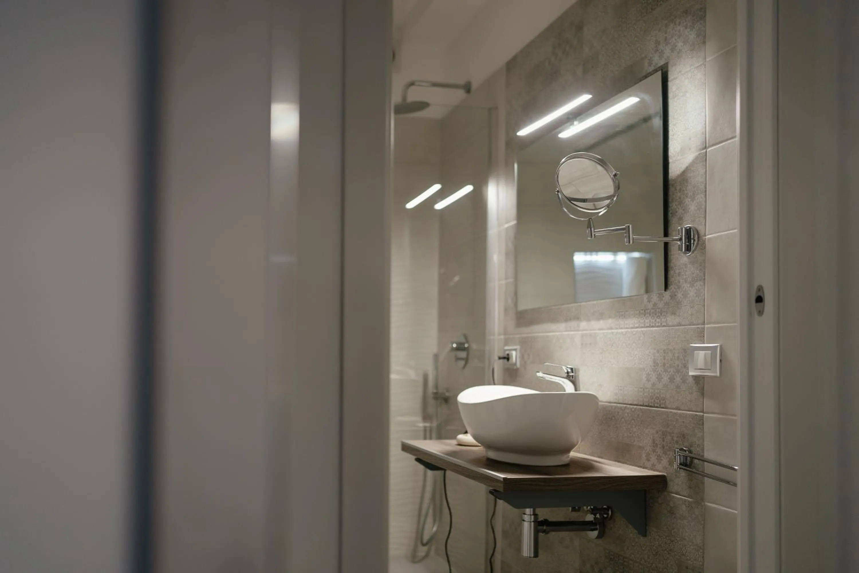 Shower in Zaro Suites B&B