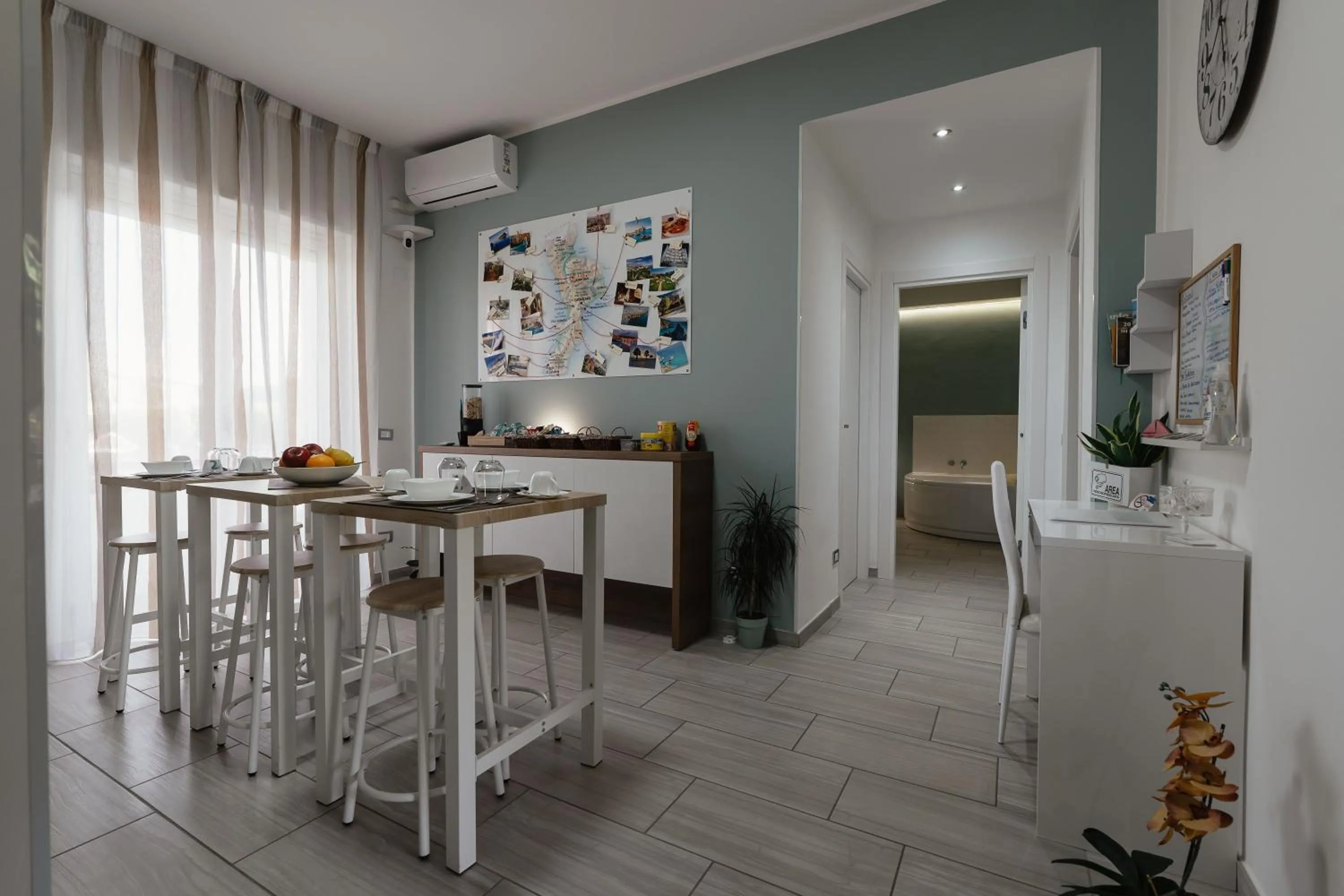 Breakfast in Zaro Suites B&B