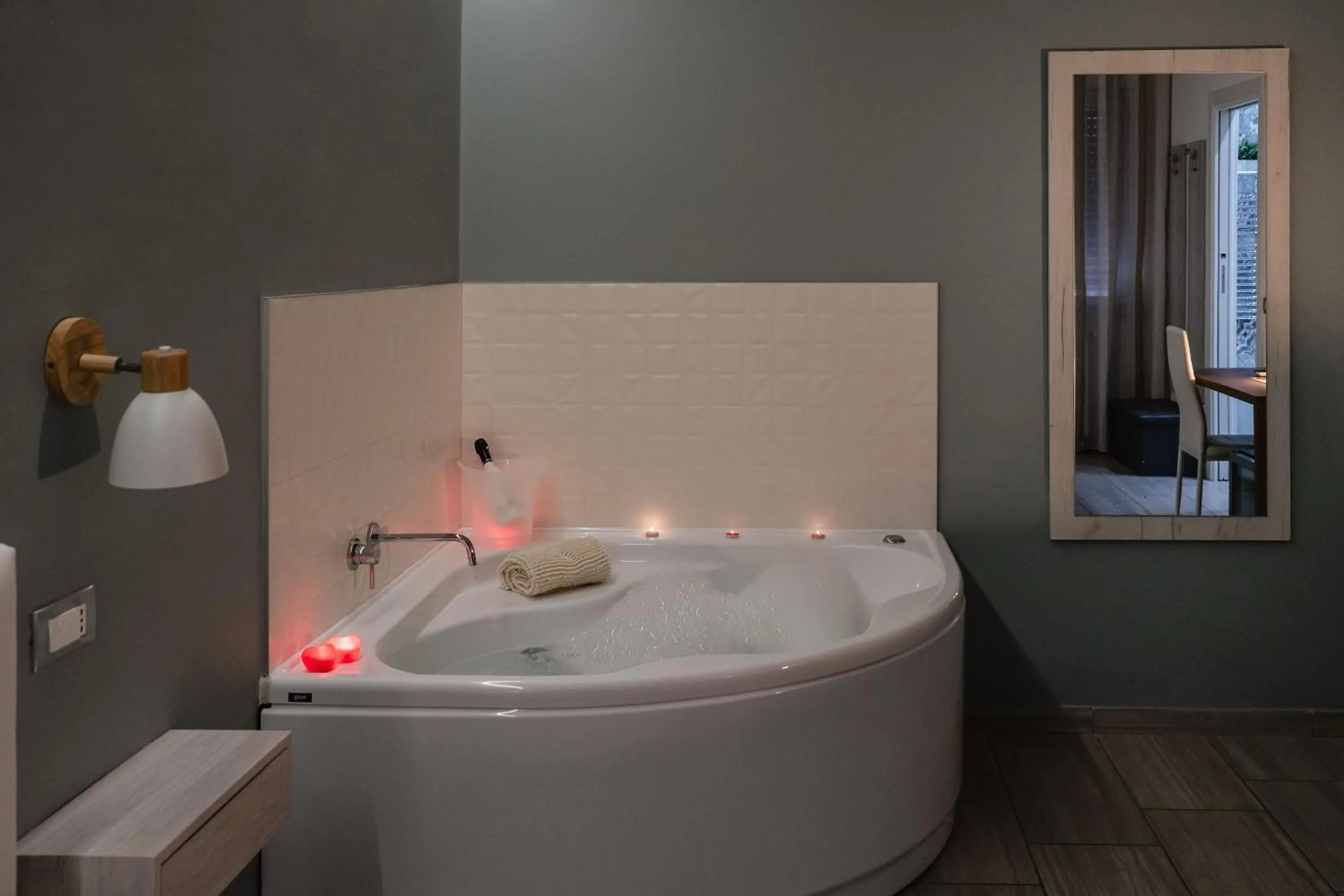 Hot Tub in Zaro Suites B&B